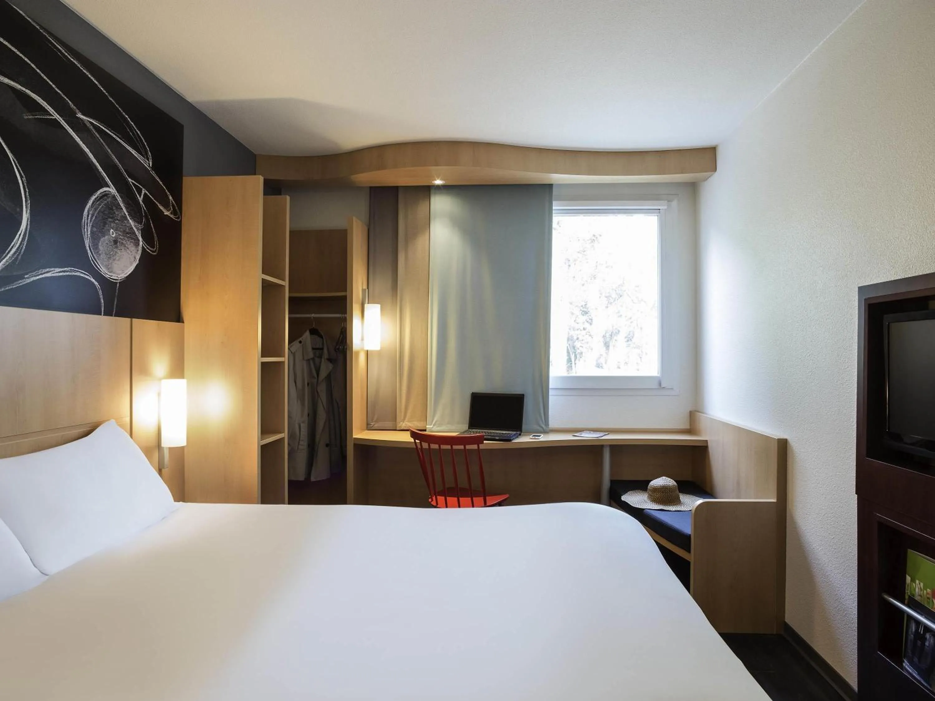 Premium Double Room with Forest View in ibis Paris Meudon Velizy
