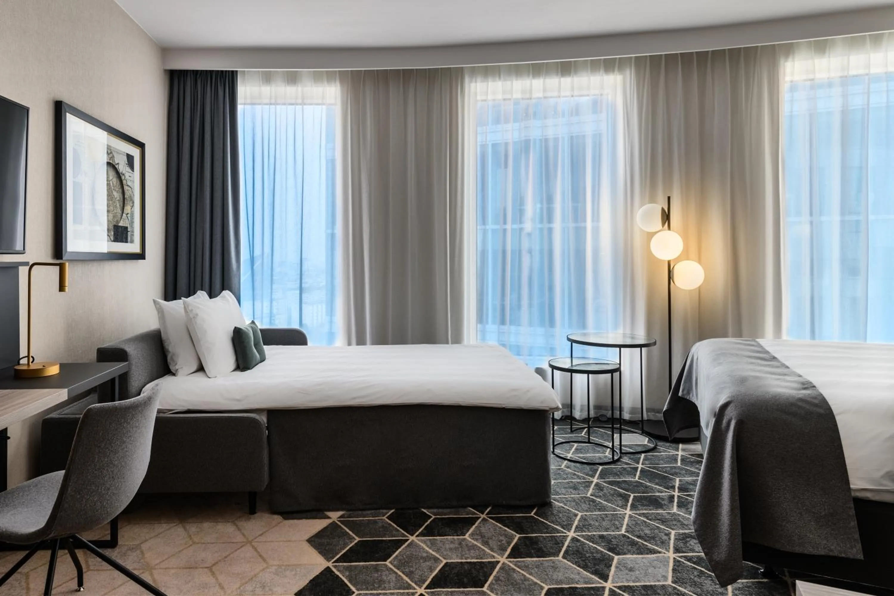 Standard Queen Room with Single Sofa Bed in Crowne Plaza - Warsaw - The HUB by IHG