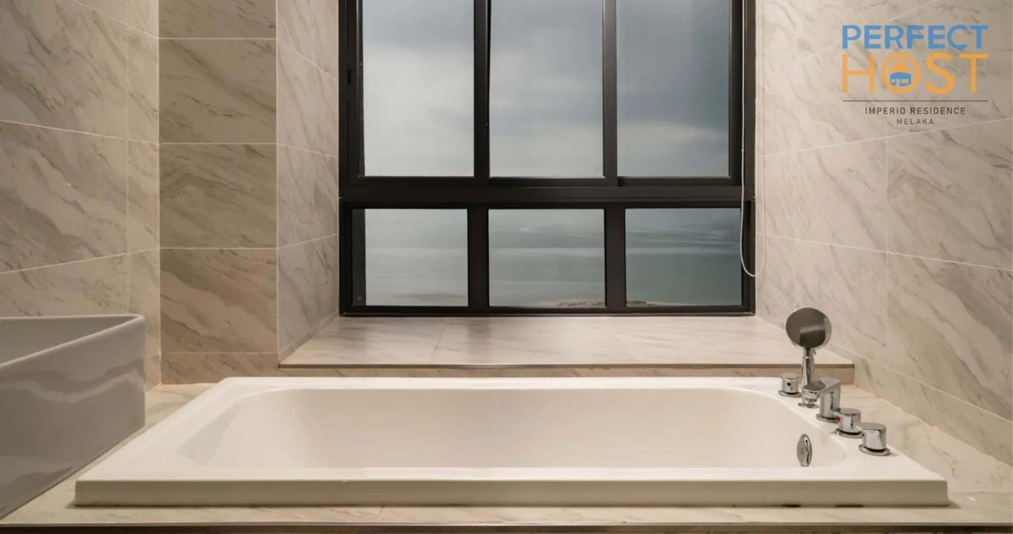 Studio Twin Room with Sea View in Imperio Residence Seafront by Perfect Host