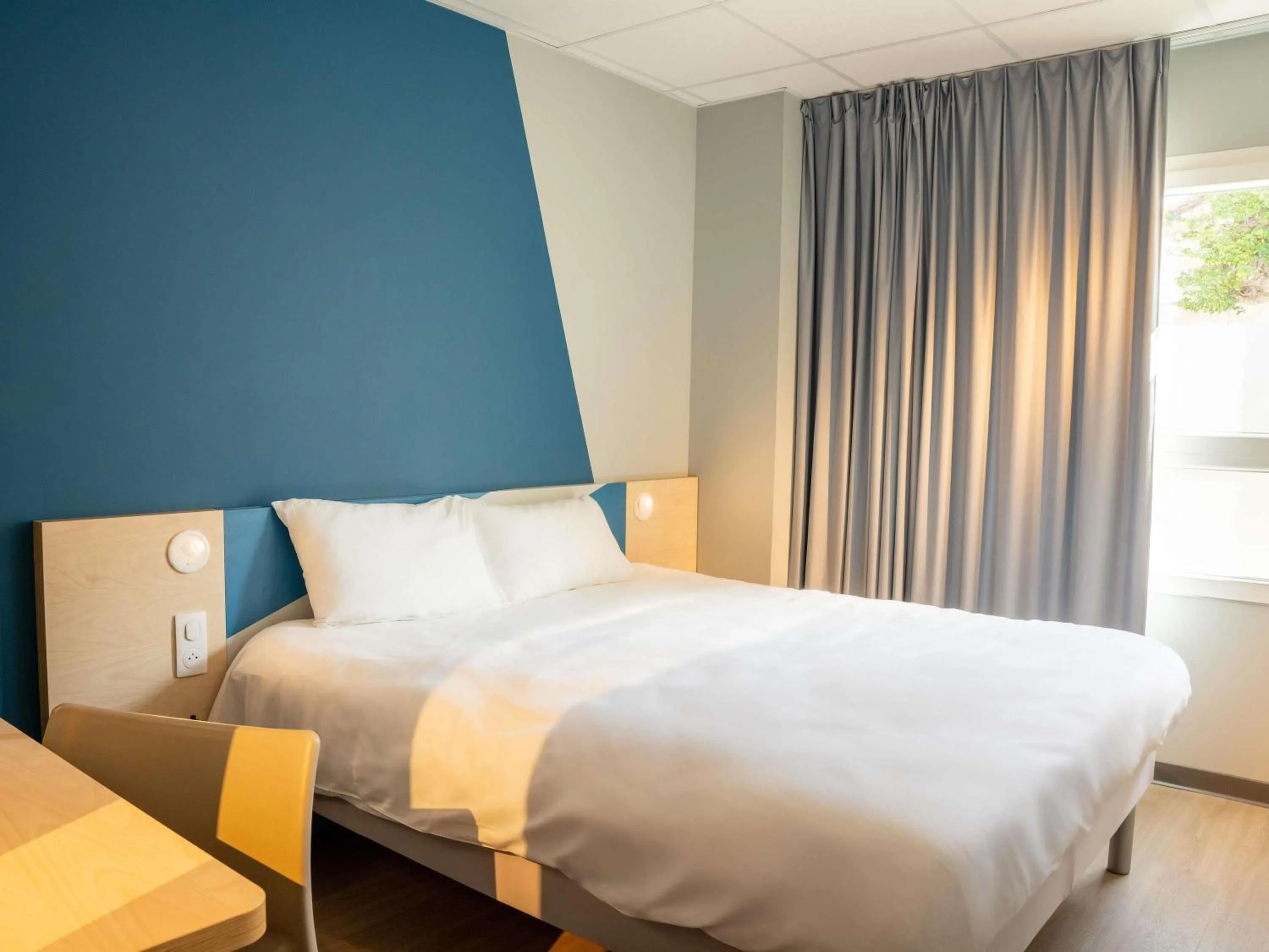 Double Room - Mobility Access in ibis budget Compiègne Centre-Ville