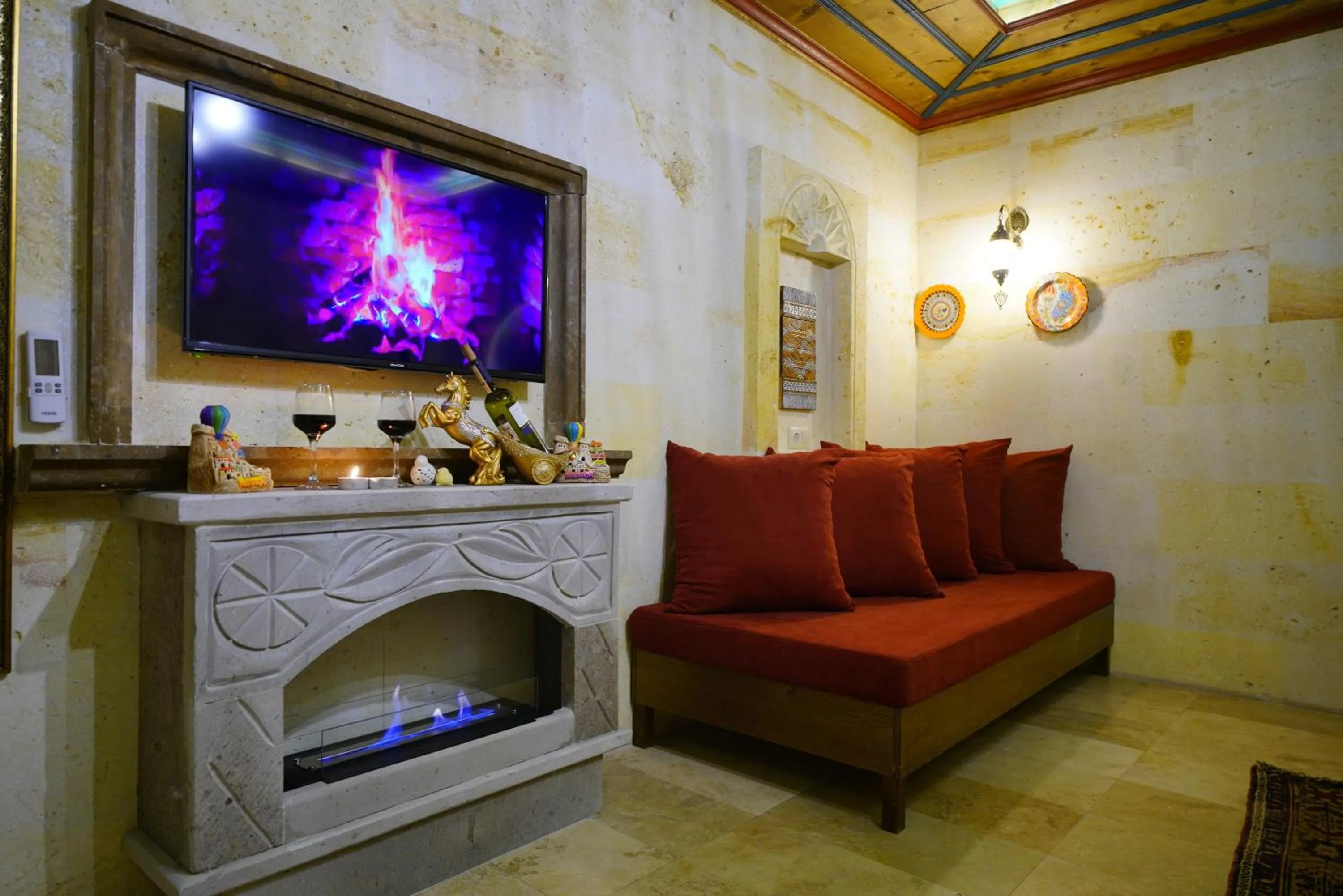 Honeymoon Suite in Balloon Cave Hotel