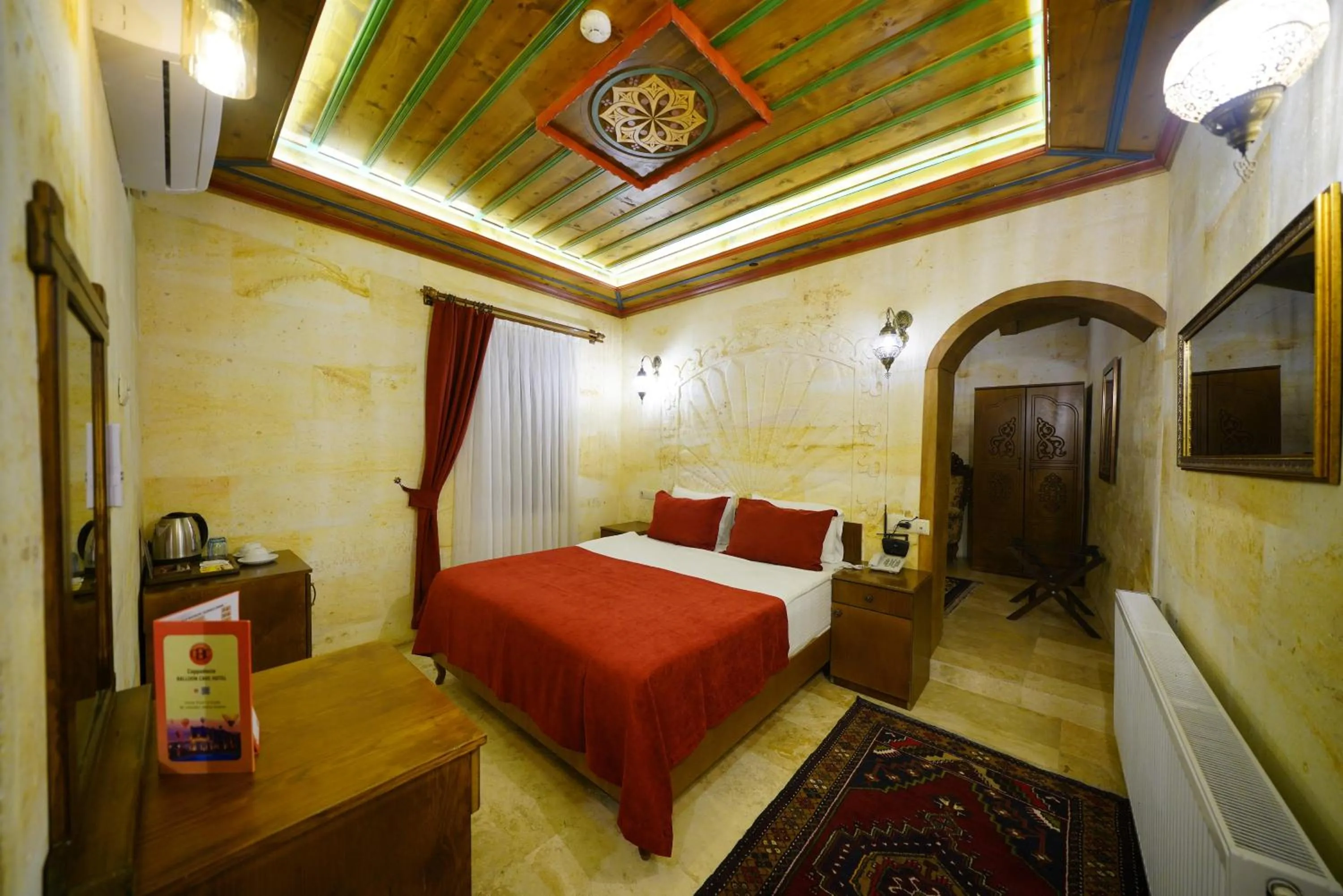 Deluxe Double Room with Balcony in Balloon Cave Hotel