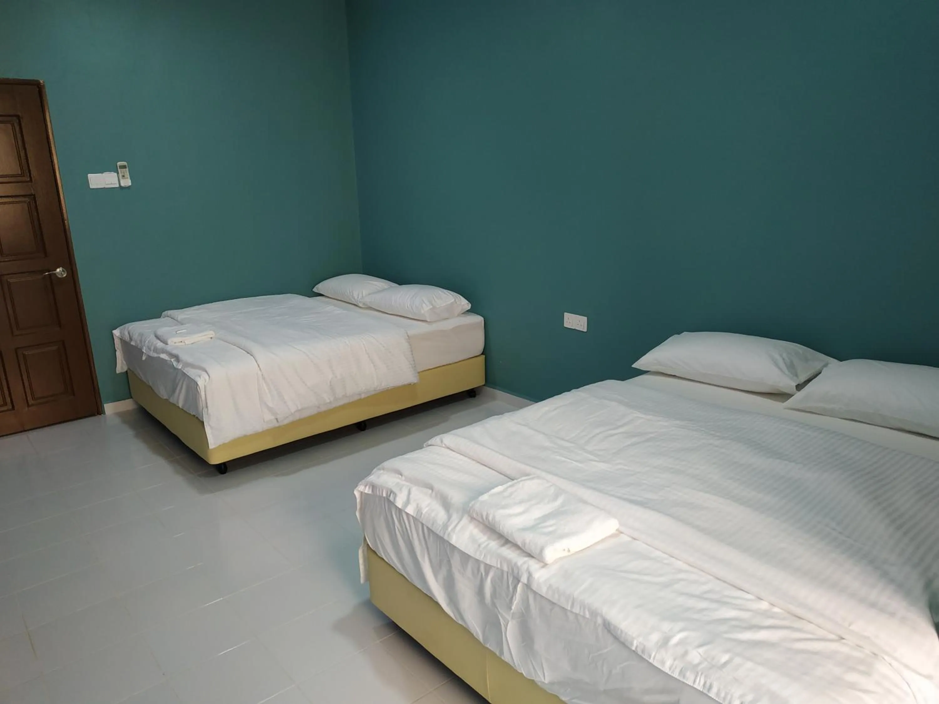 Quadruple Room in Qeyjan Hotel