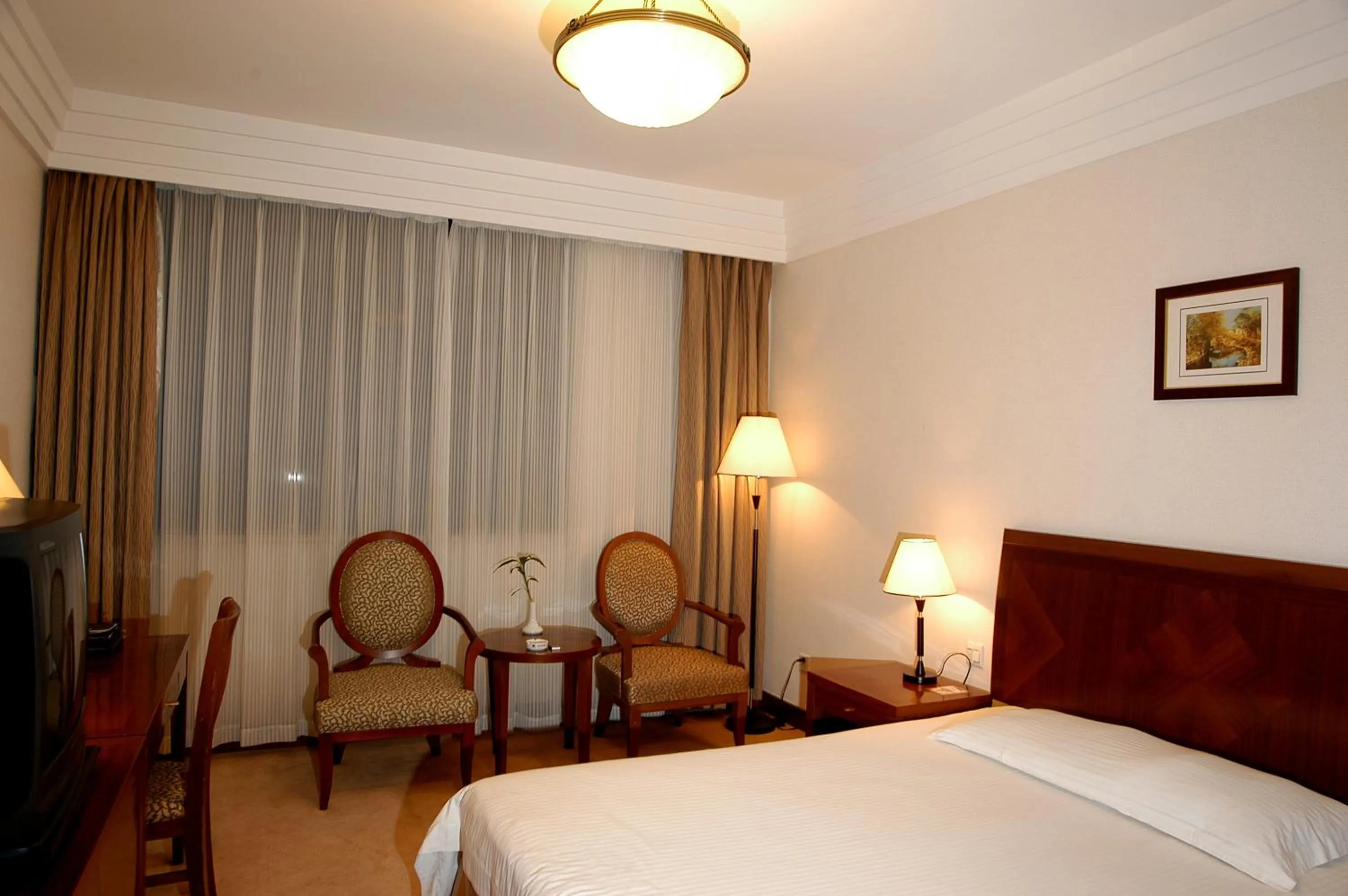 Standard Queen Room（Annex） in Jin Jiang Pacific Hotel