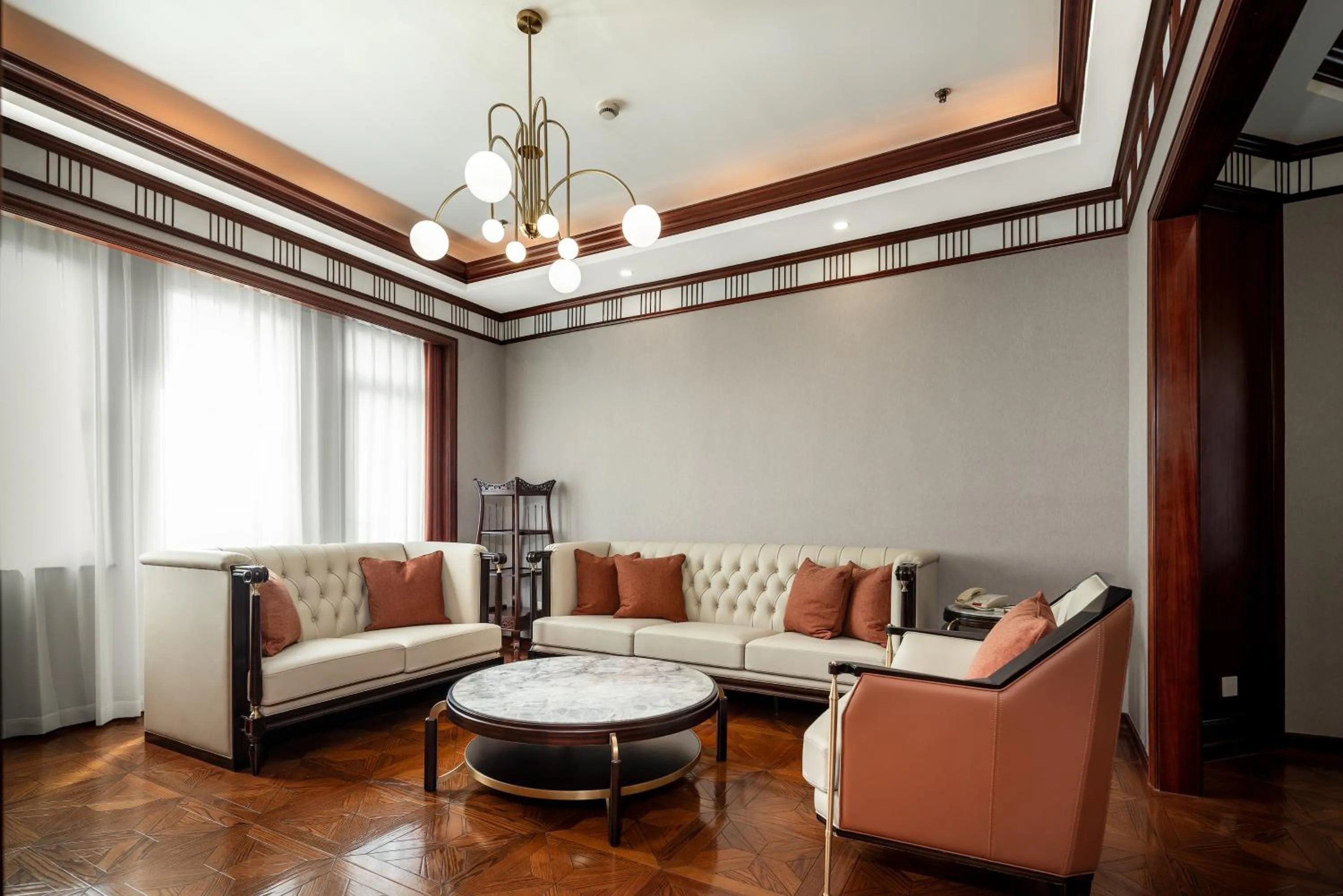 Premier Suite in Shanghai Park Hotel - Hudec Excellent Historical Building - Priority Access for Classic Butterfly Cookies Without queuing to guests