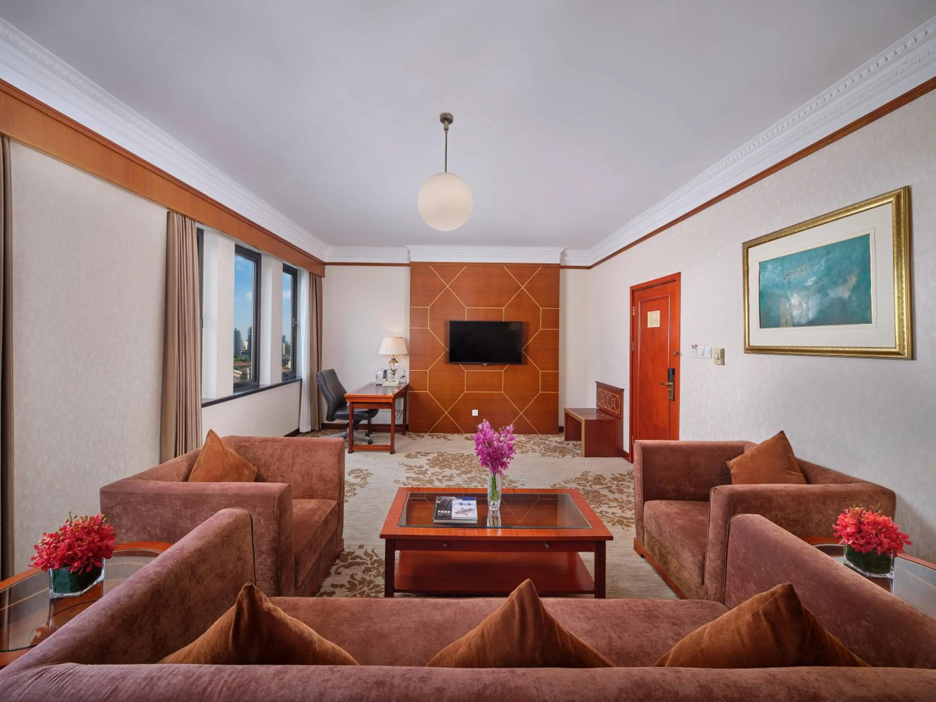 Deluxe Double Suite - Free Shanghai bus tour ticket per stay (two person) in Shanghai Park Hotel - Hudec Excellent Historical Building - Priority Access for Classic Butterfly Cookies Without queuing to guests