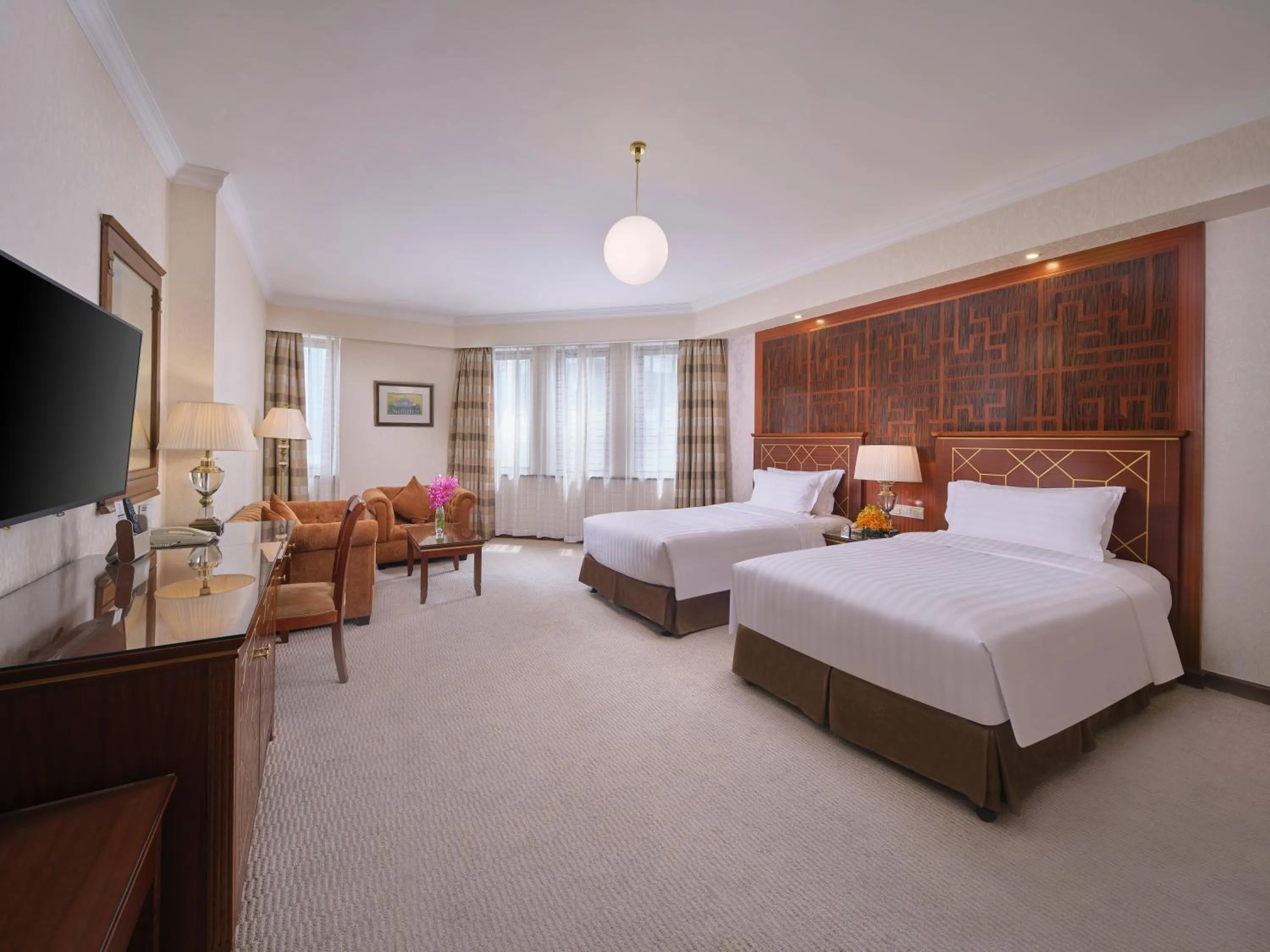 Deluxe Twin With Streetscape in Shanghai Park Hotel - Hudec Excellent Historical Building - Priority Access for Classic Butterfly Cookies Without queuing to guests