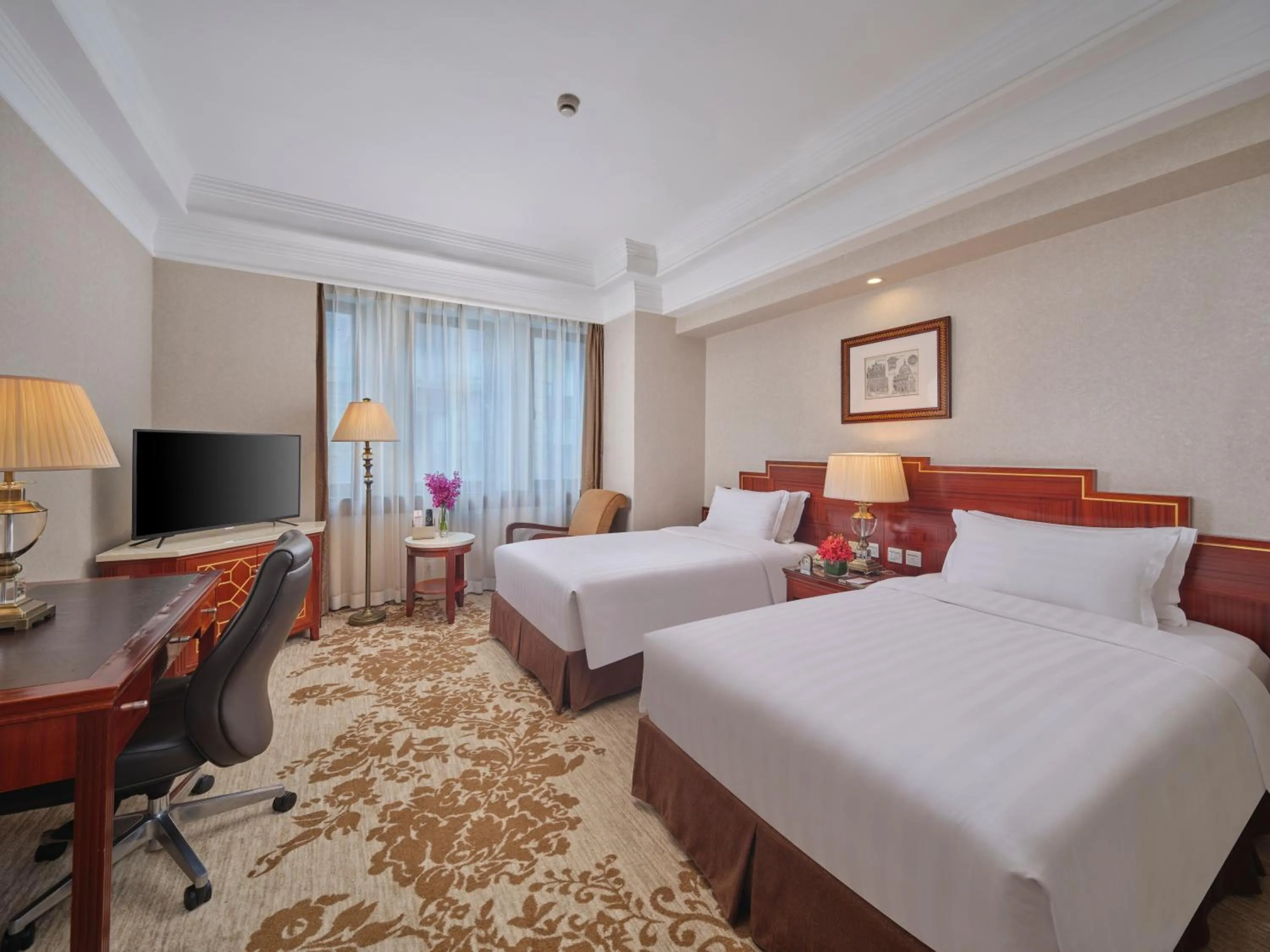 Superior Twin Room - Free soft drink in Shanghai Park Hotel - Hudec Excellent Historical Building - Priority Access for Classic Butterfly Cookies Without queuing to guests