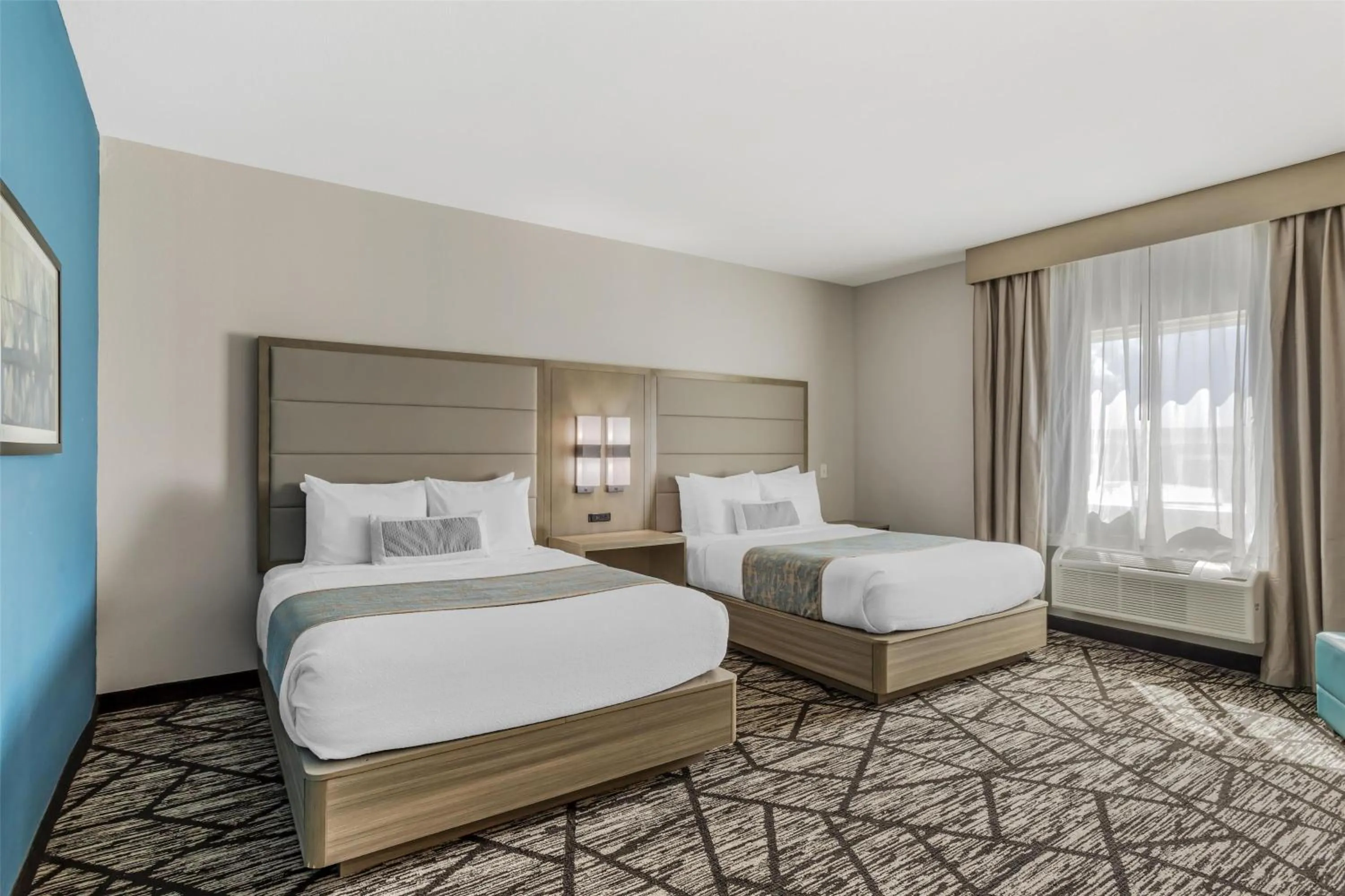 Queen Room with Two Queen Beds - Mobility Access in Best Western Plus Mid County
