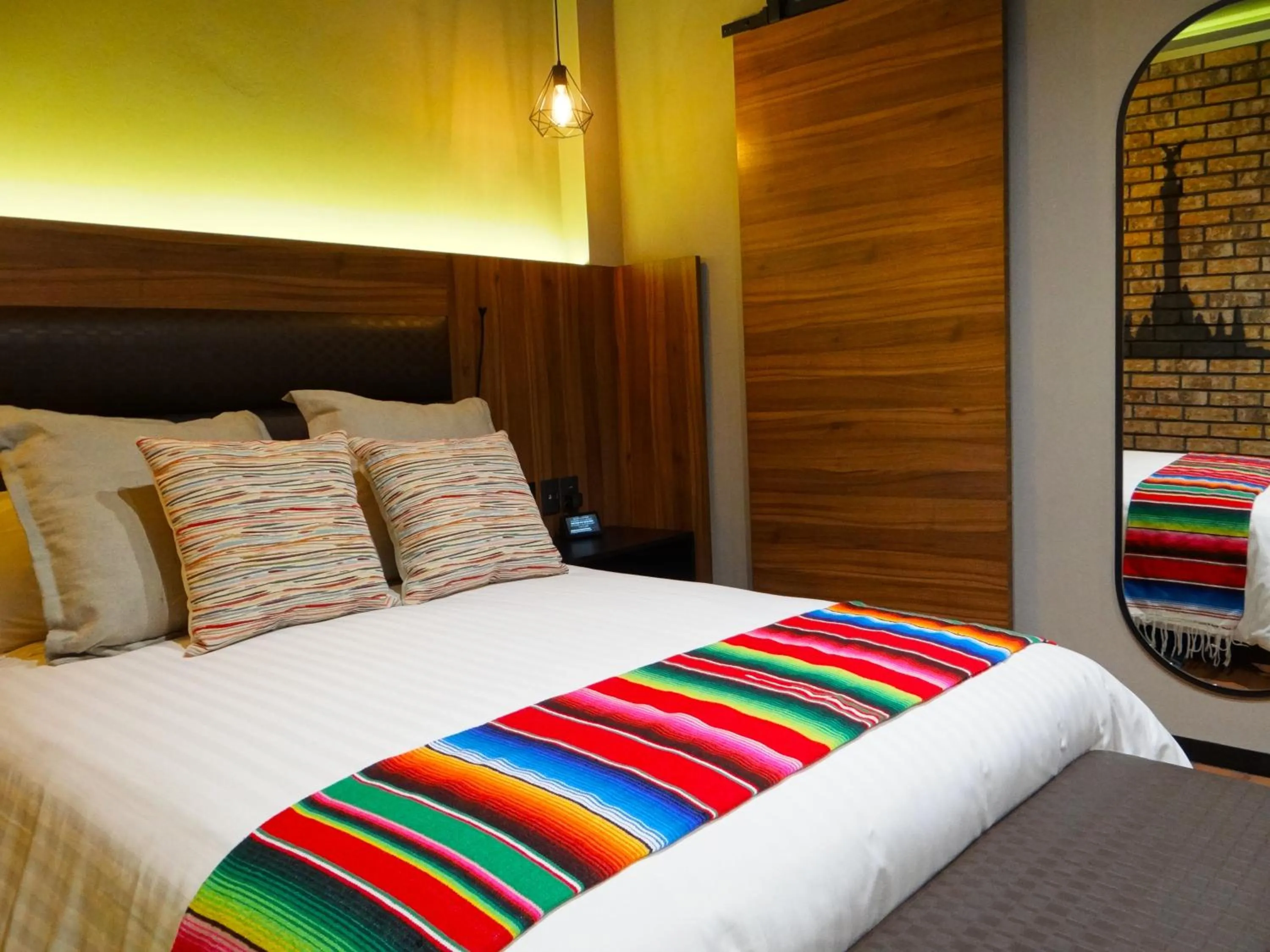 Queen Room in Cadillac Hotel Boutique