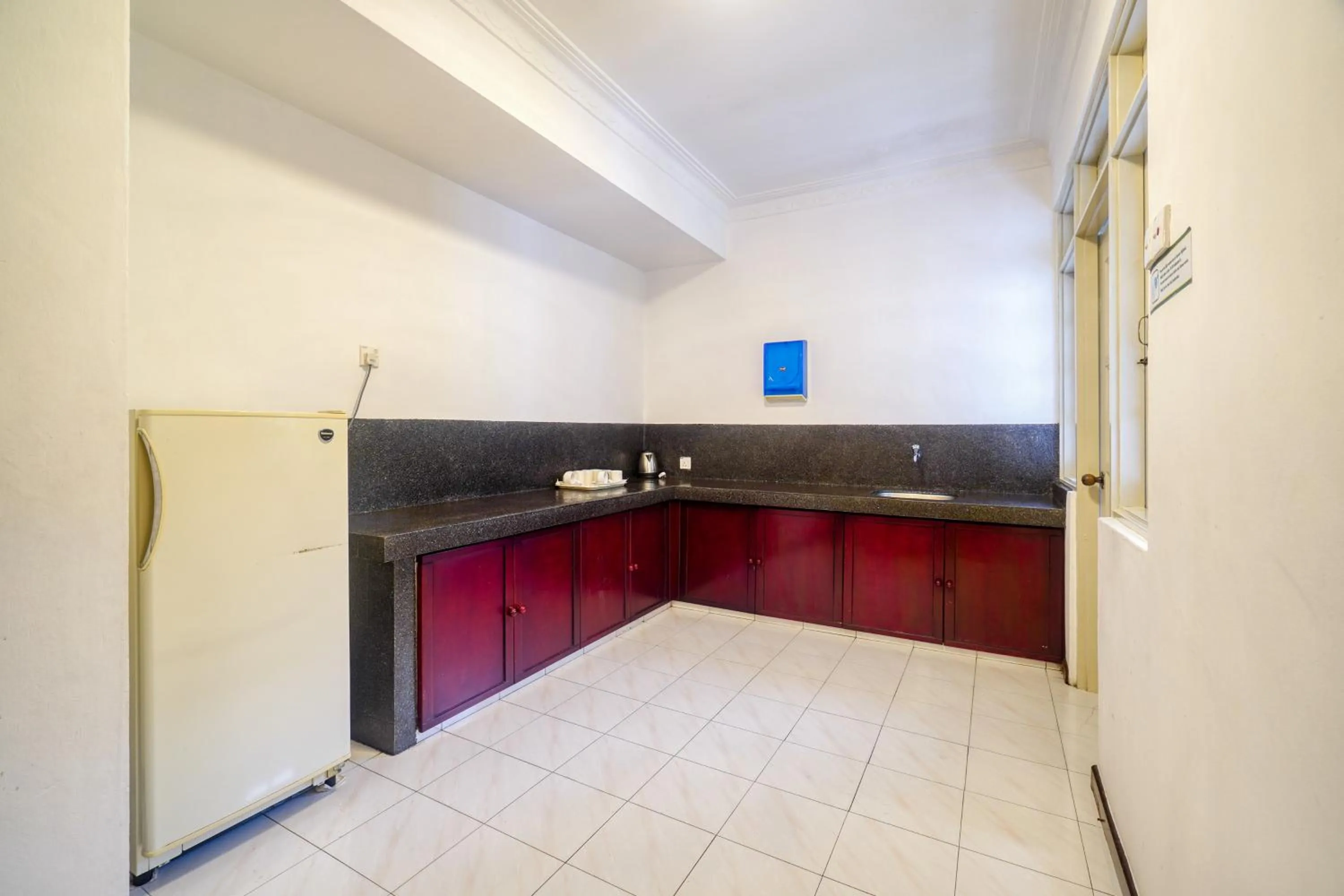 Three-Bedroom Apartment in Parkland Suites