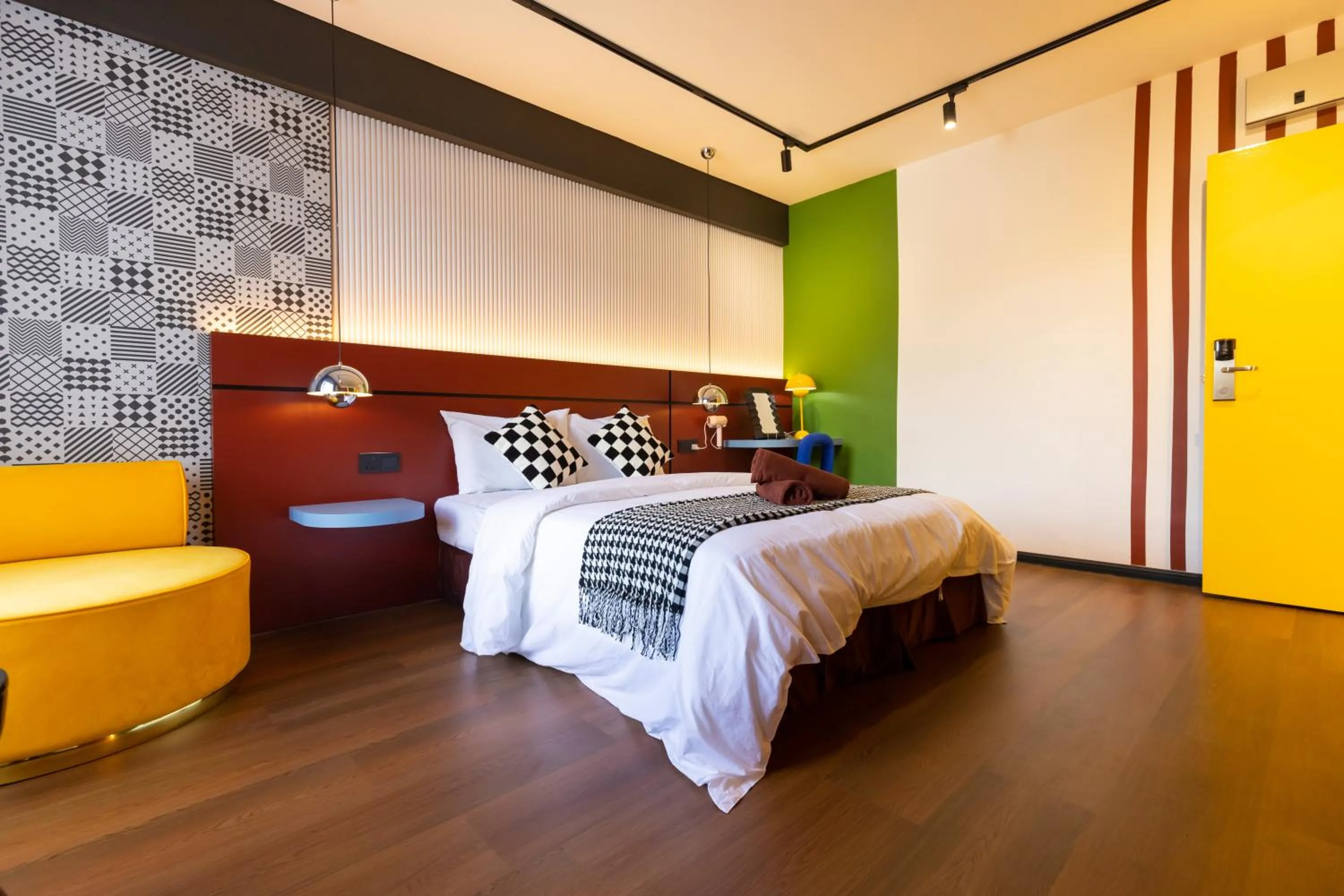 Studio - Newly Renovated in Parkland Suites