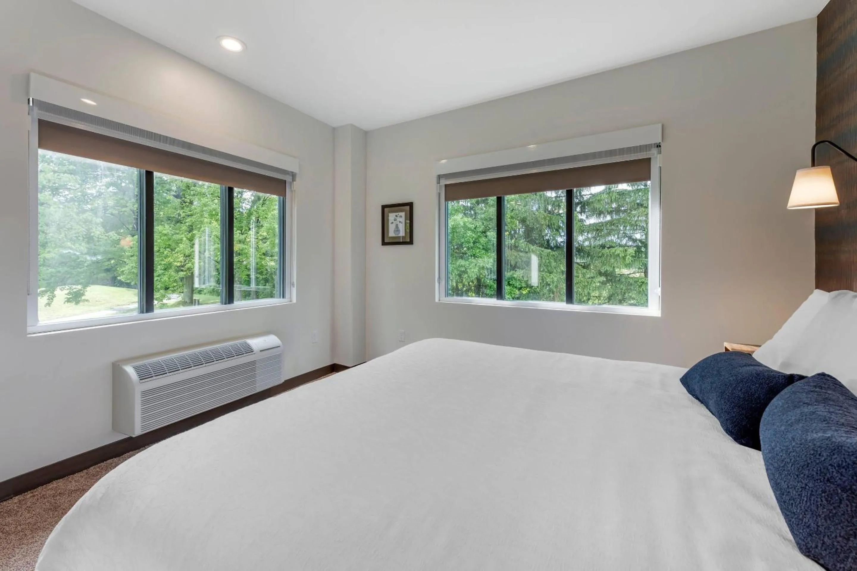 King Room - Non-Smoking in The Cranberry, an Ascend Collection Hotel