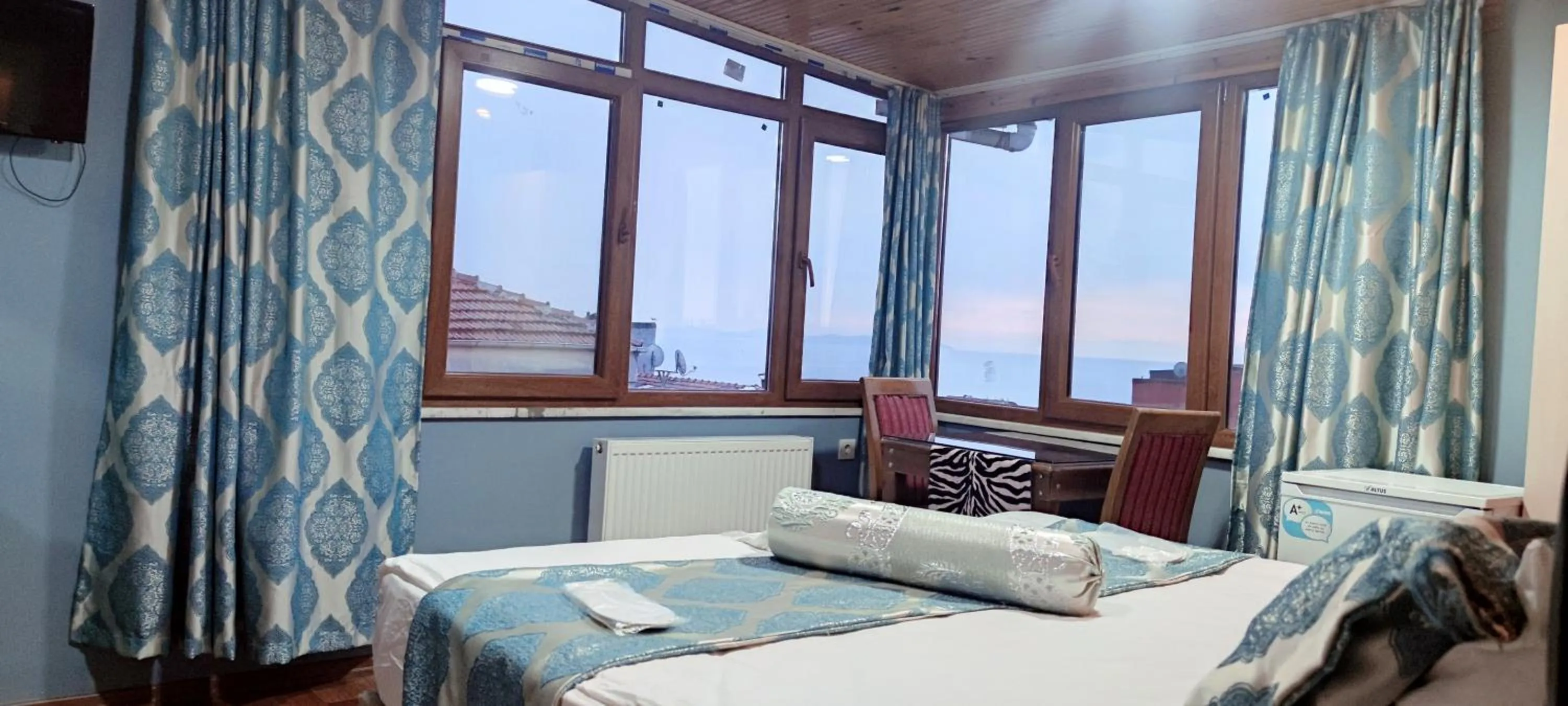 Deluxe Double Room with Sea View in Mitra Downtown Hotel