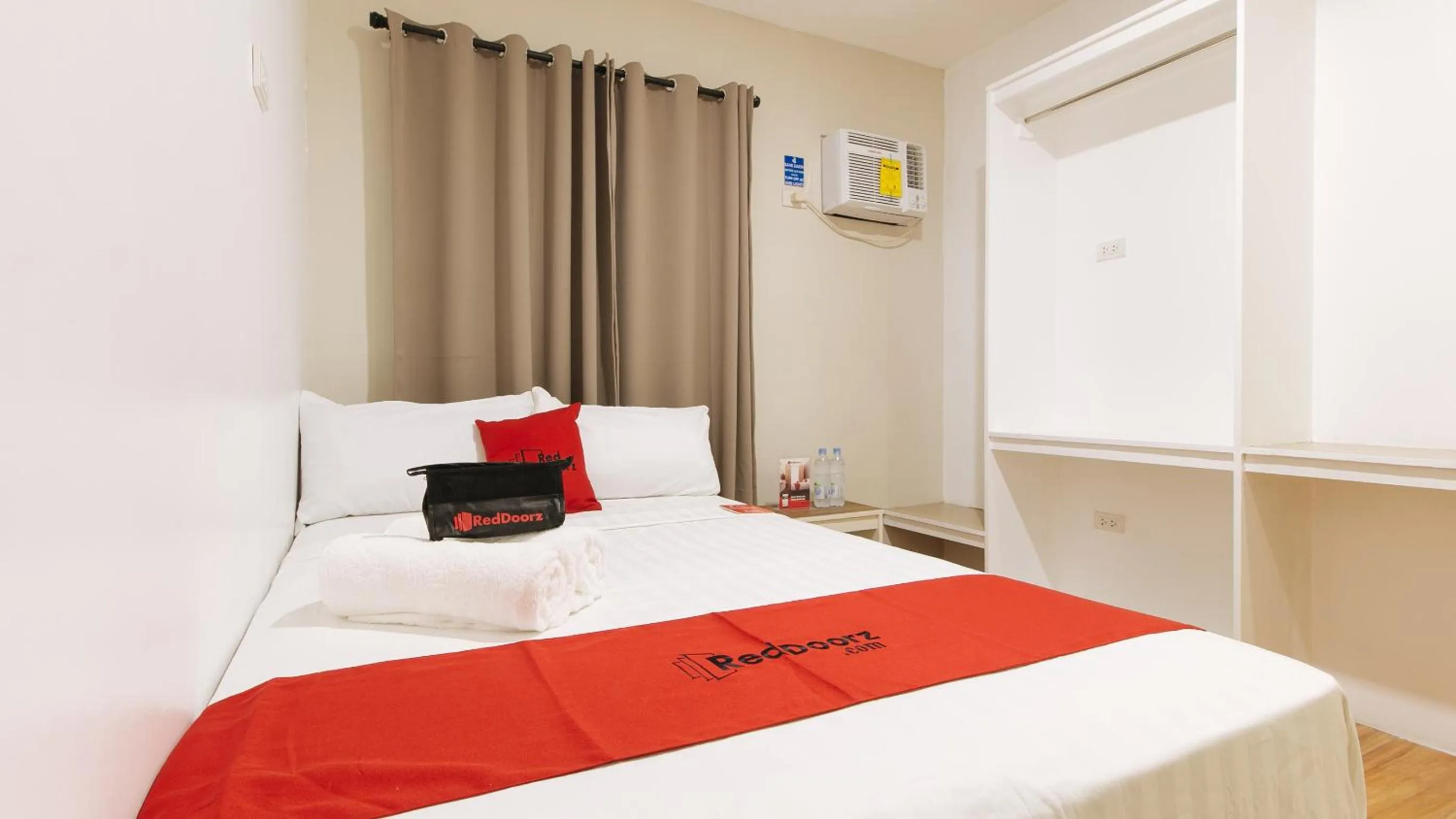 Standard Double Room in RedDoorz @ Golite Old Albay