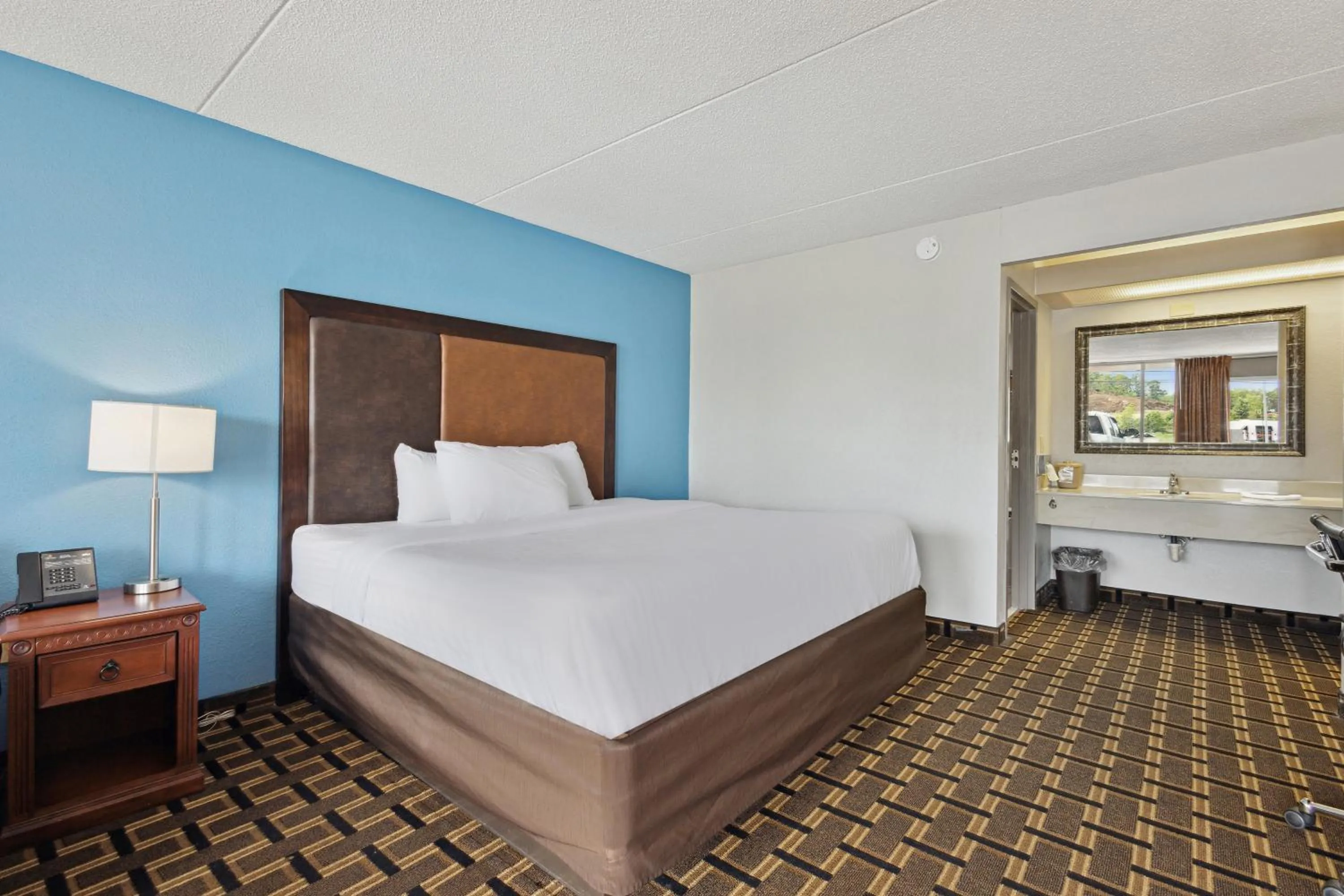 King Bed Non-Smoking in Relax inn by OYO Greeneville Near Hwy US-321