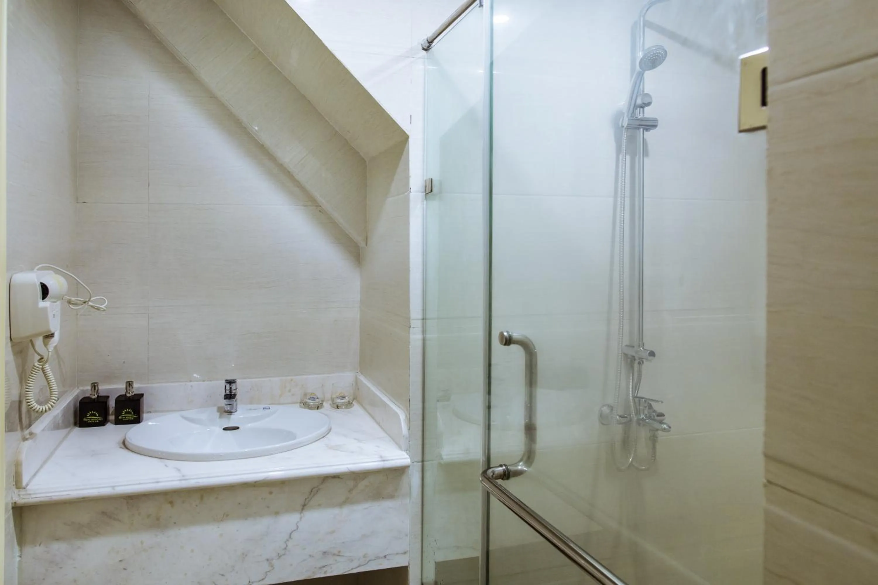 Family Room with Sea View in Sun Ha Long hotel