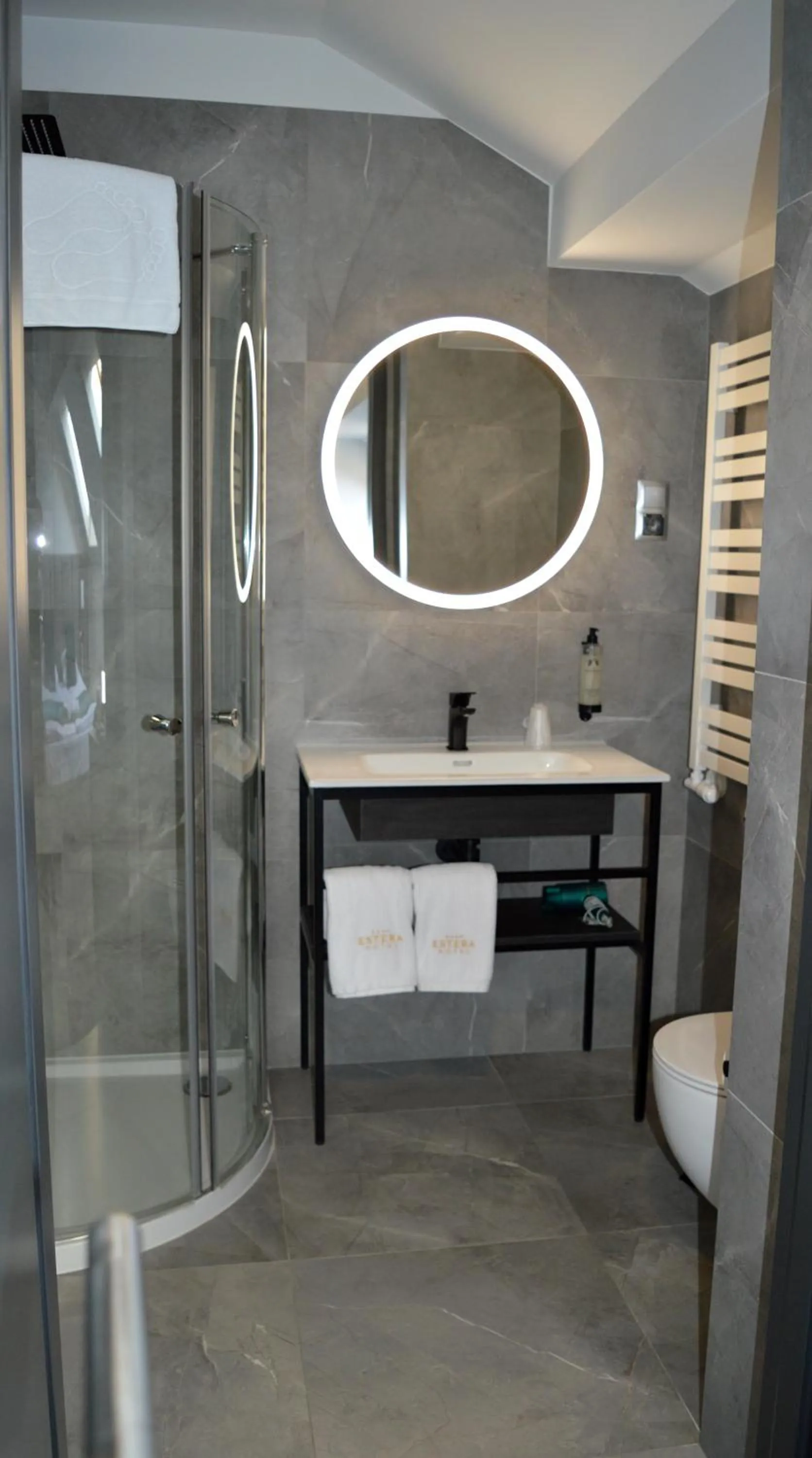 Budget Double Room in Hotel Estera