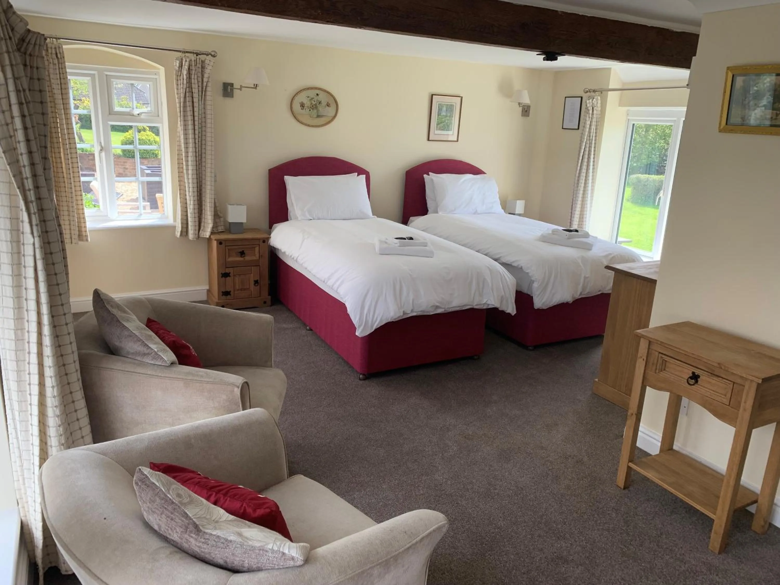 Standard Twin Room in The Coppleridge Inn