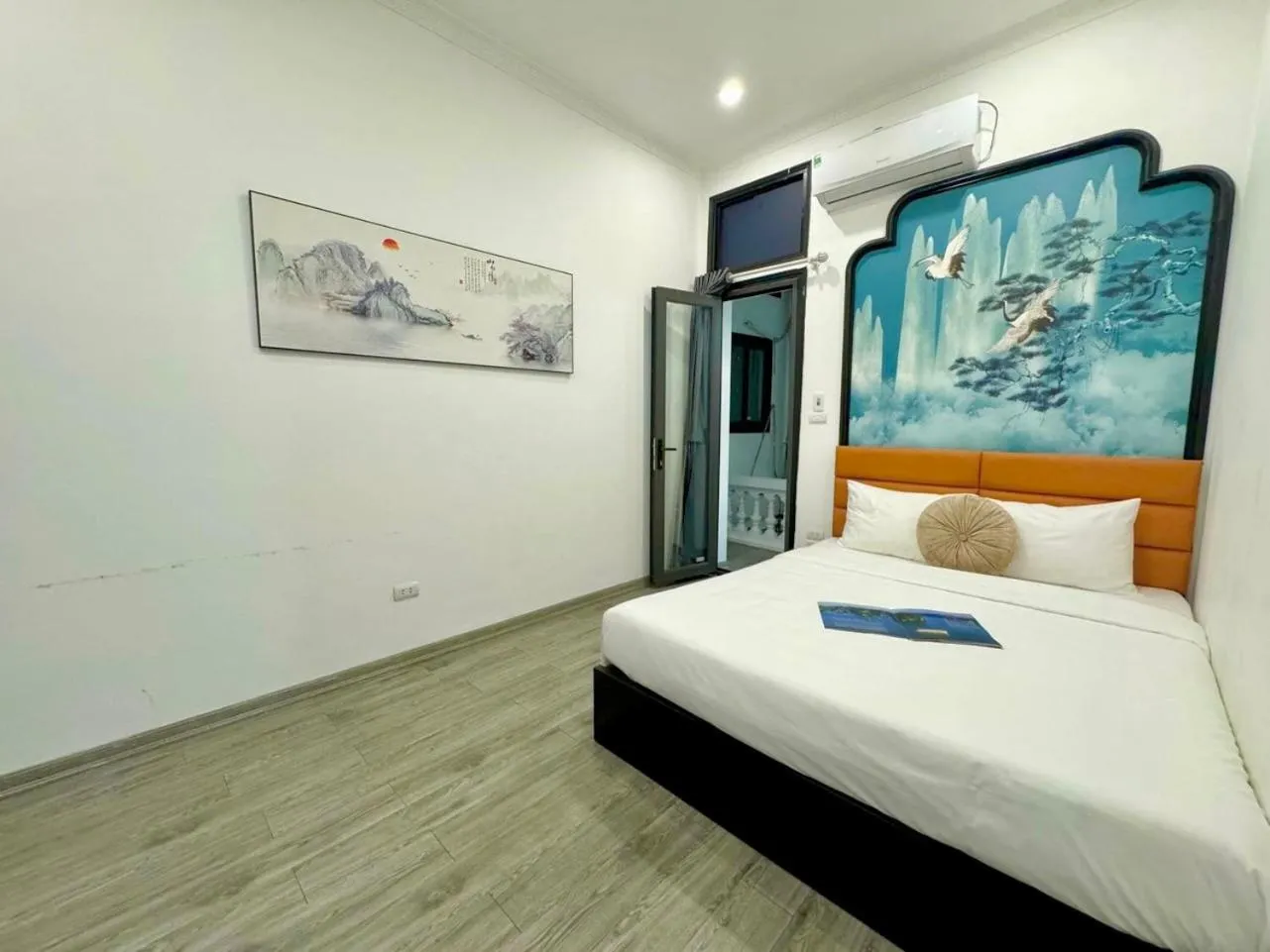 Deluxe Double Room in Hanoi Elpis Hotel
