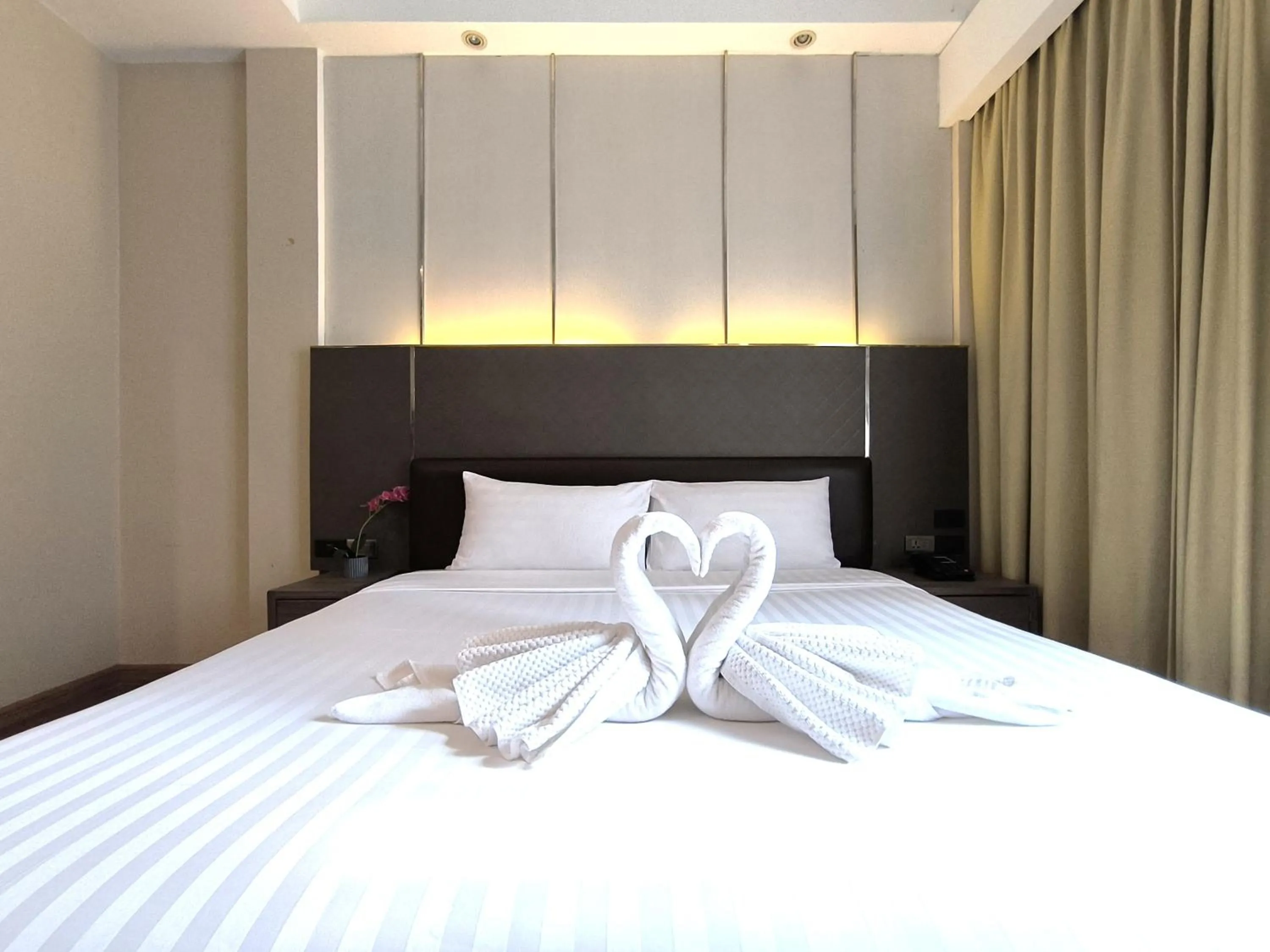 Deluxe Double Room in Citin Sukhumvit 11 Nana Bangkok by Compass Hospitality