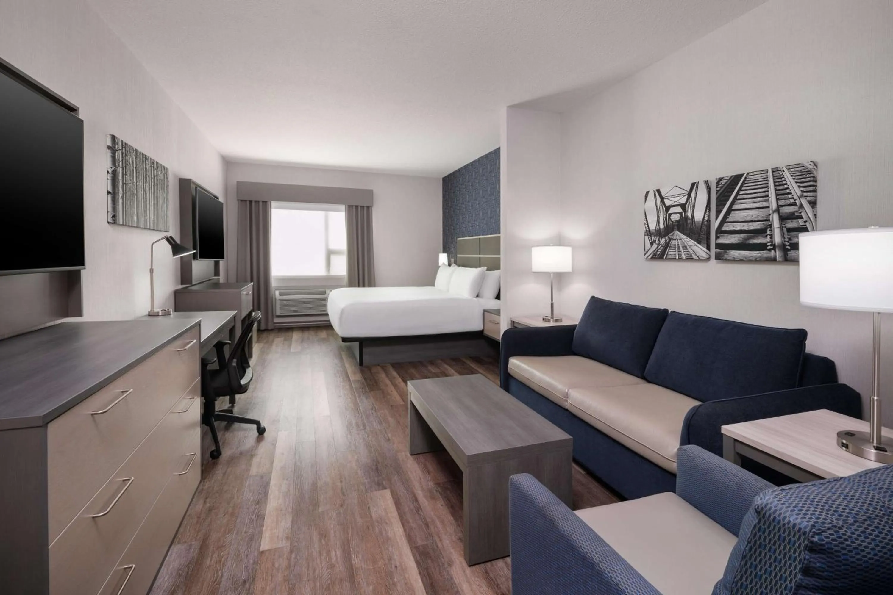 King Room with Sofa Bed in Best Western Plus Prince George