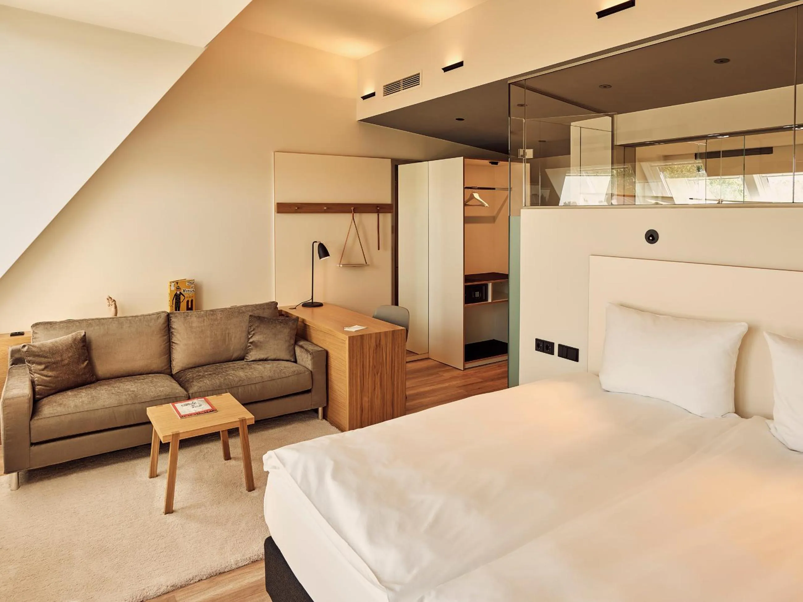 Junior Suite in Schwabinger Wahrheit by Geisel