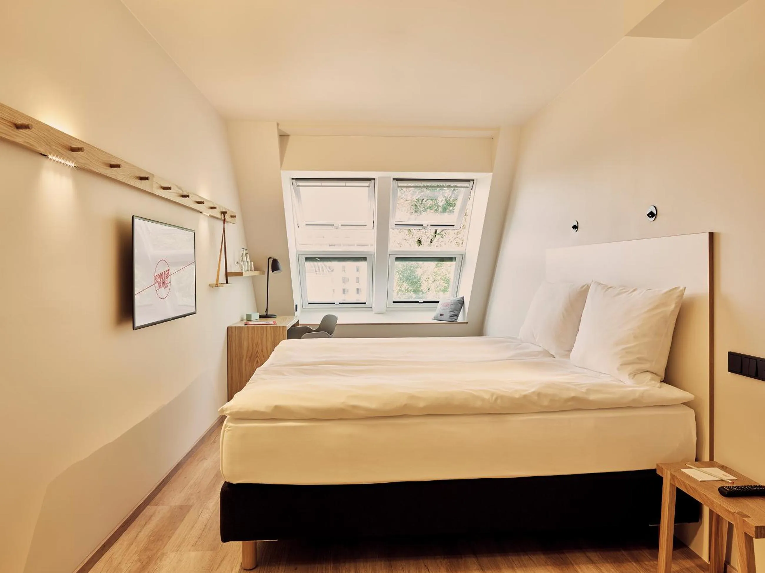 Standard Double Room in Schwabinger Wahrheit by Geisel