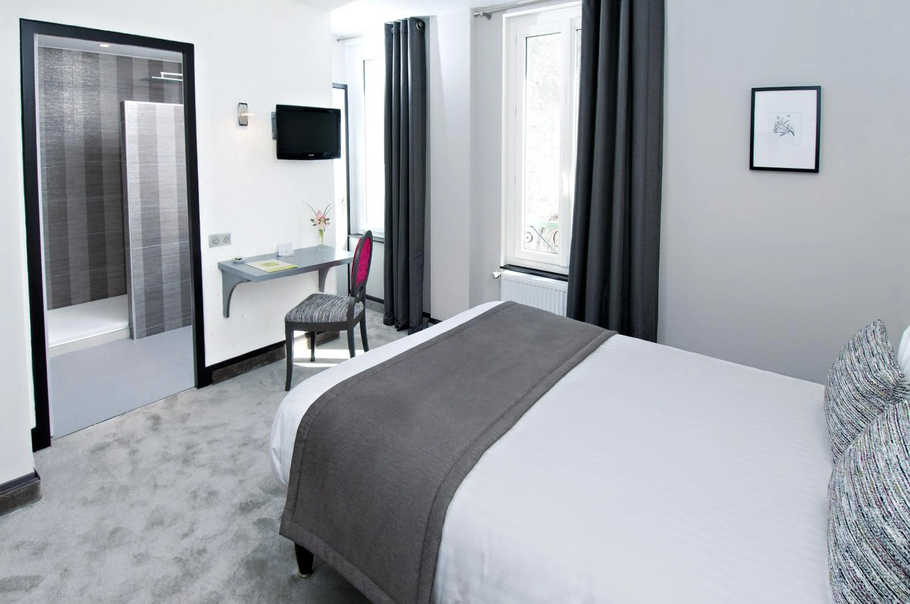Double Room in Logis Hotel Restaurant Nougier