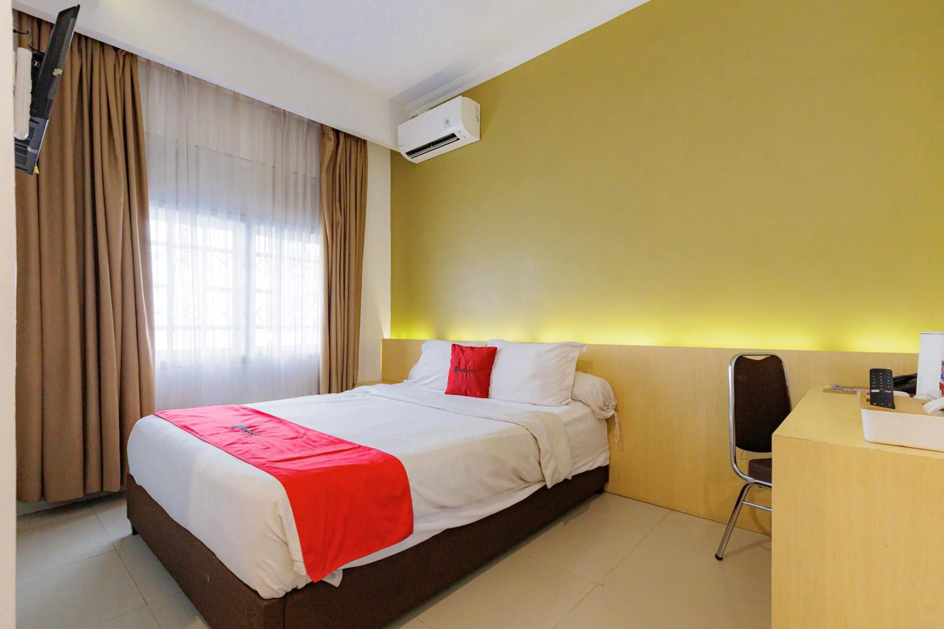 Double Room in RedDoorz Plus Syariah near Museum Lampung