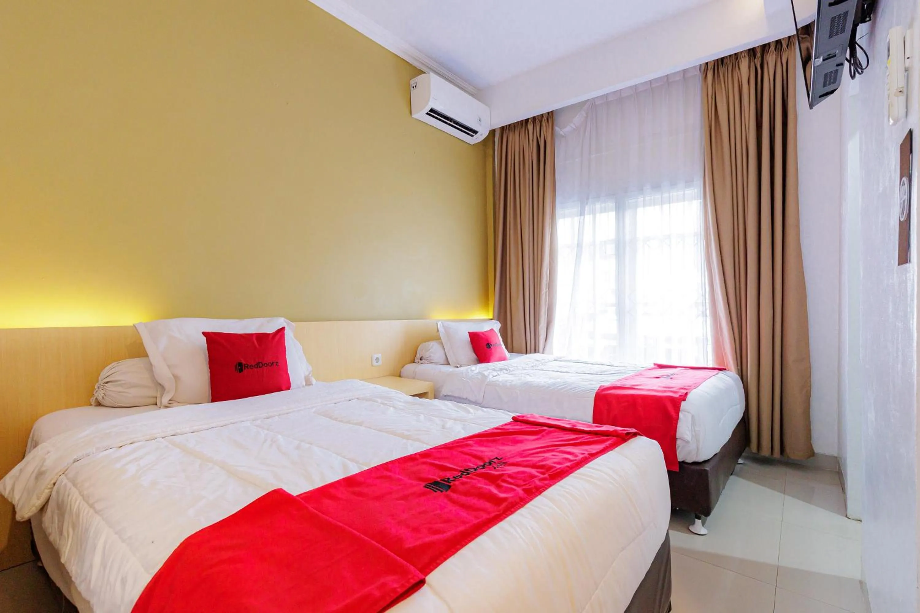 Twin Room in RedDoorz Plus Syariah near Museum Lampung