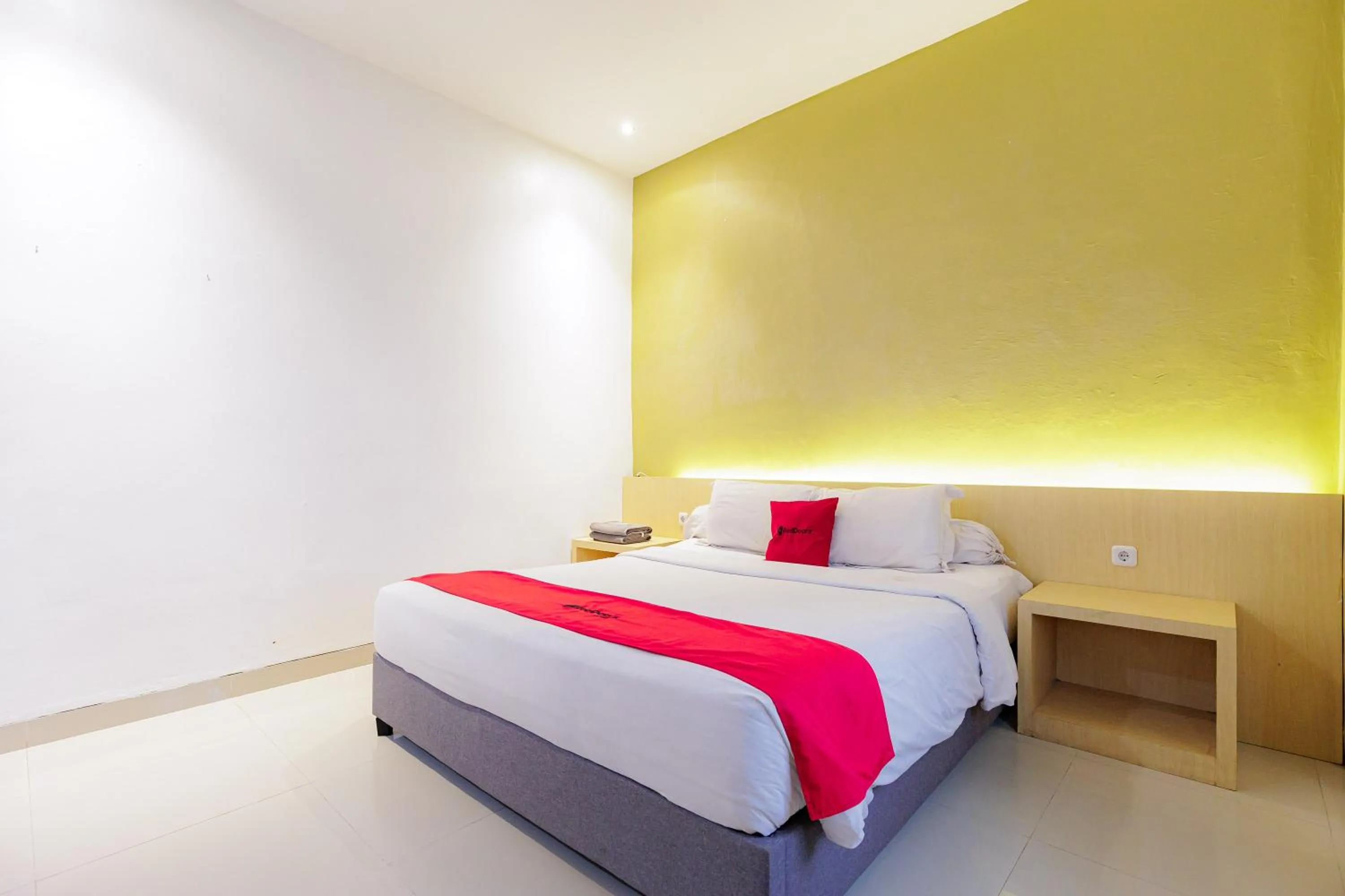 Superior Double Room in RedDoorz Plus Syariah near Museum Lampung