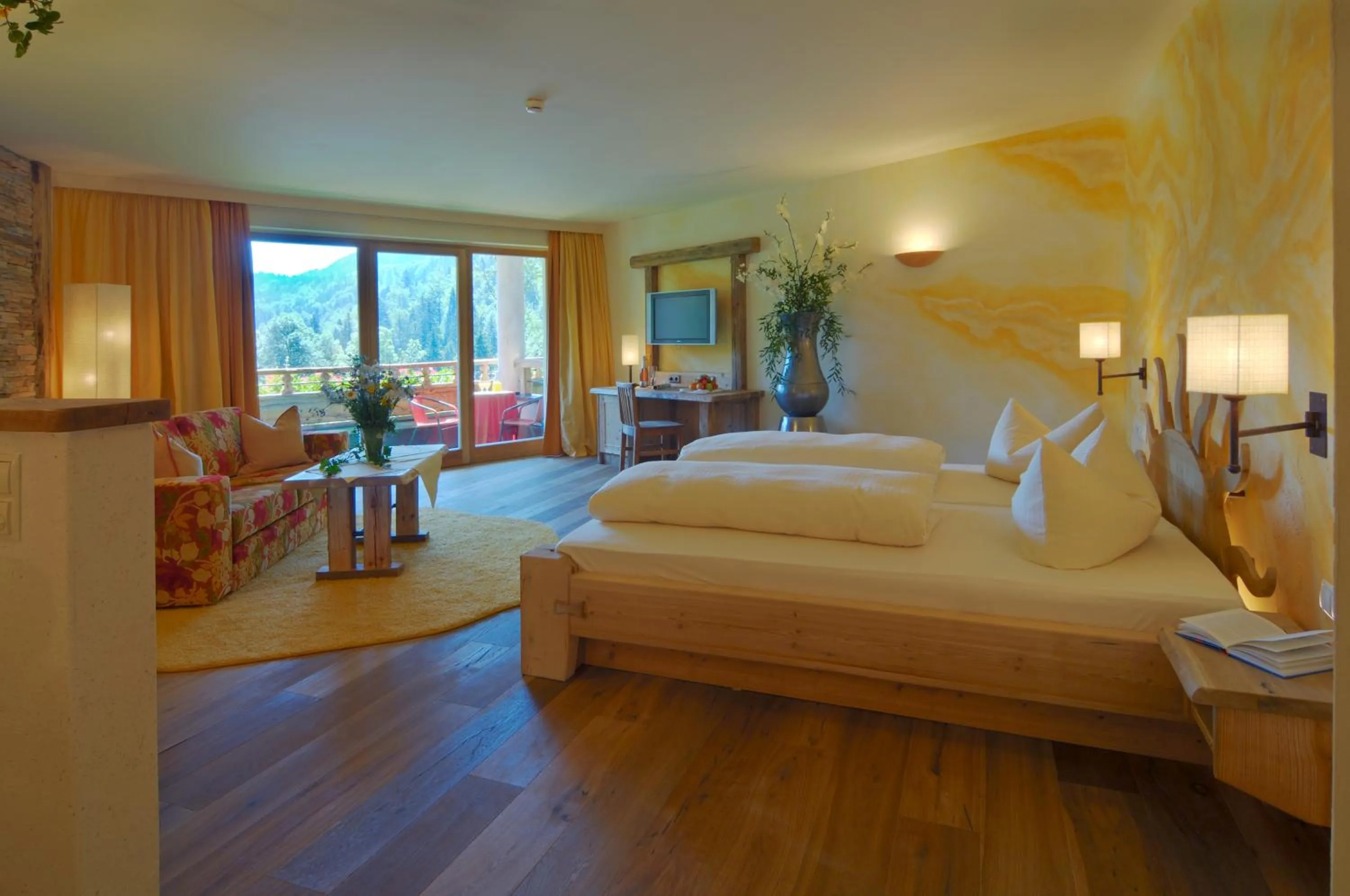 One-Bedroom Suite - single occupancy in Feuriger Tatzlwurm Berghotel & Spa, BW Signature Collection