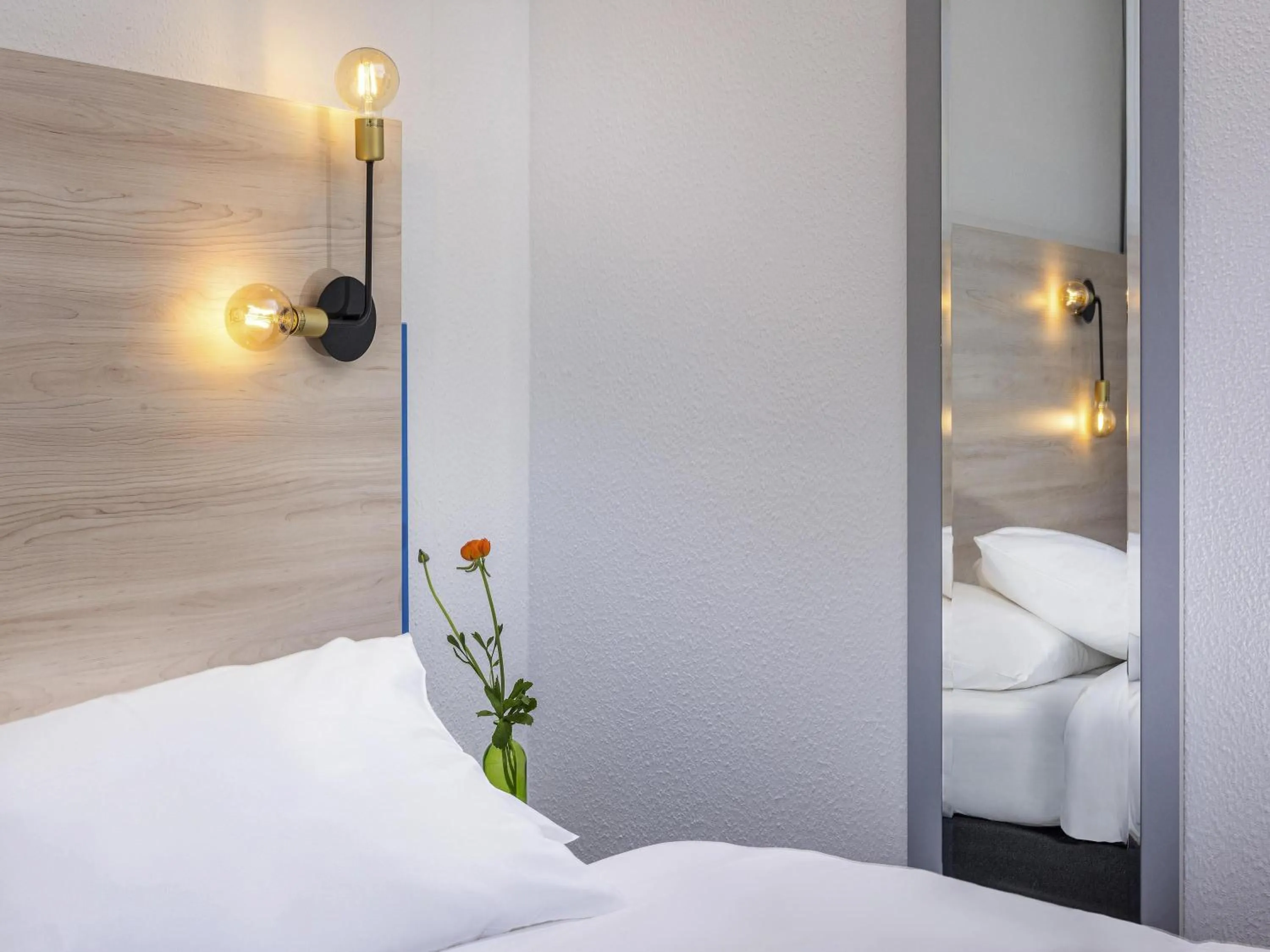 Family Room with Two Single Beds and Sofa Bed in greet Berlin Alexanderplatz