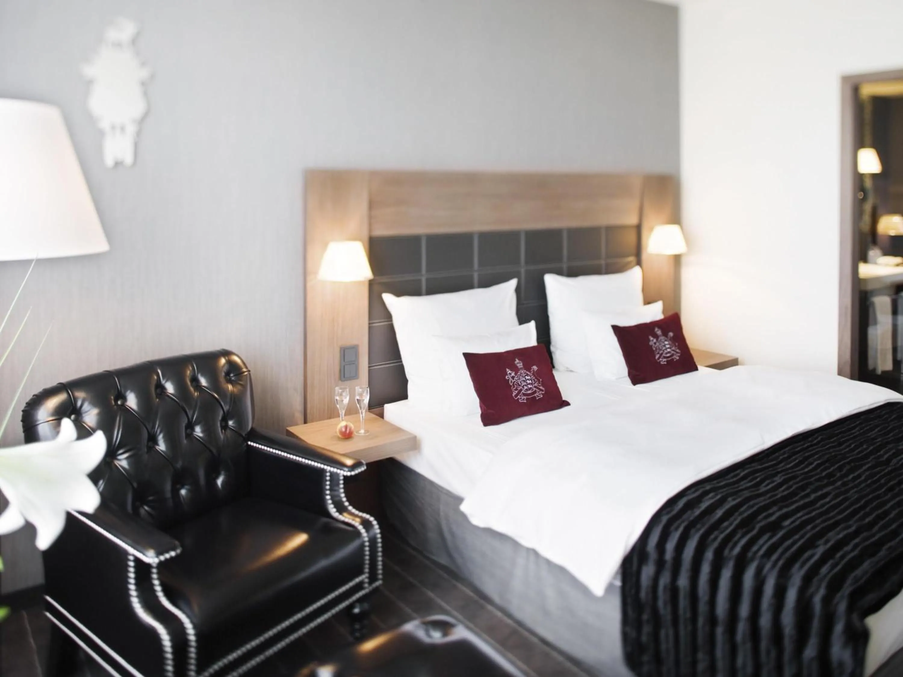 Family Connecting King Room in Mövenpick Hotel Stuttgart Airport