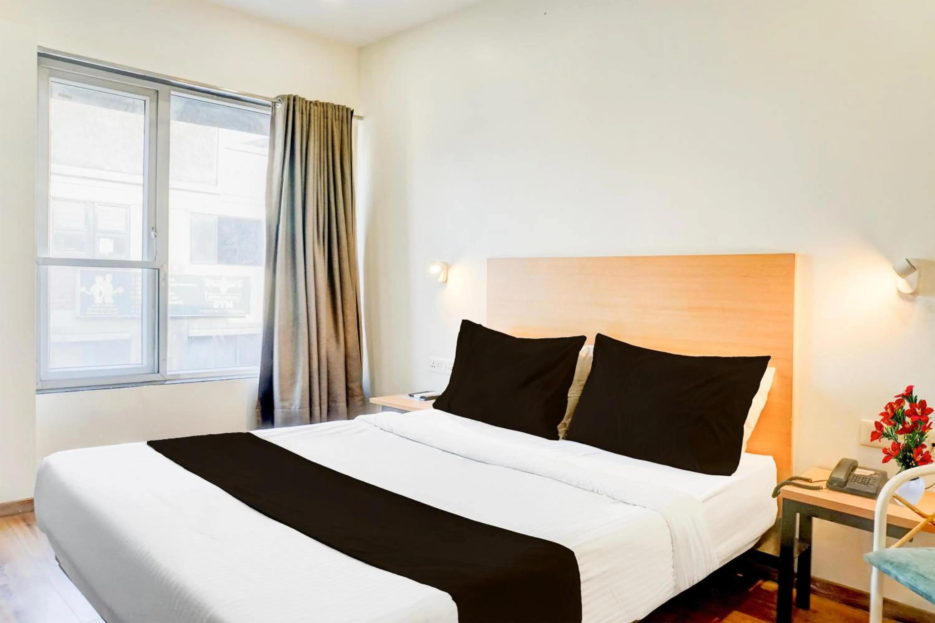 Super Townhouse MG Road Pune