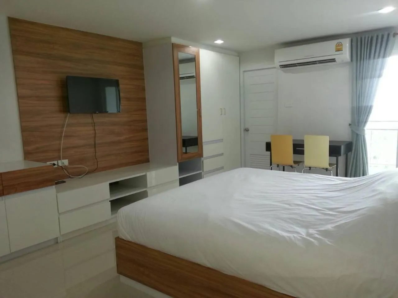 Double Room with Private Bathroom in The Seasons