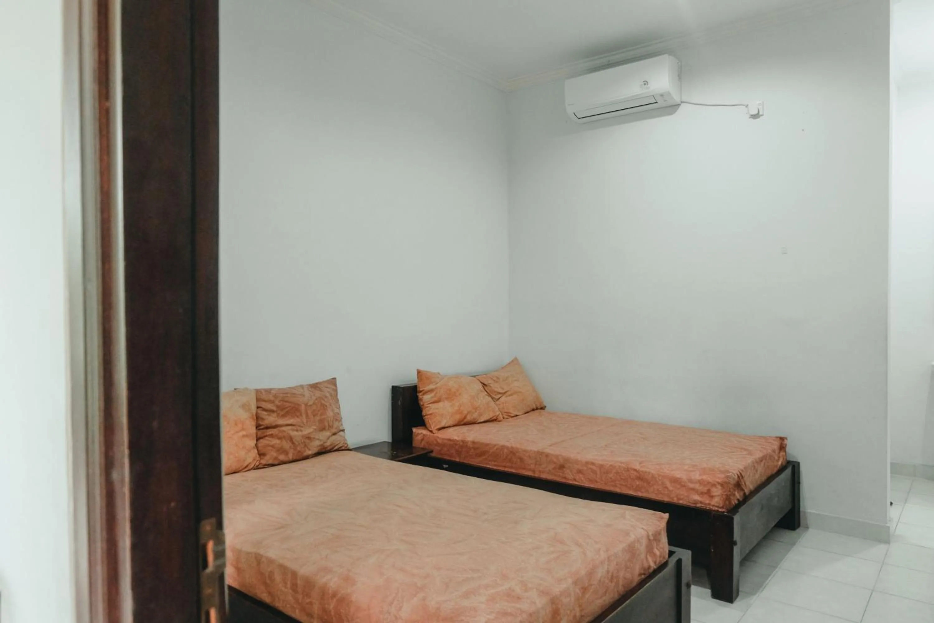 Deluxe Twin Room in Hotel Diana 2