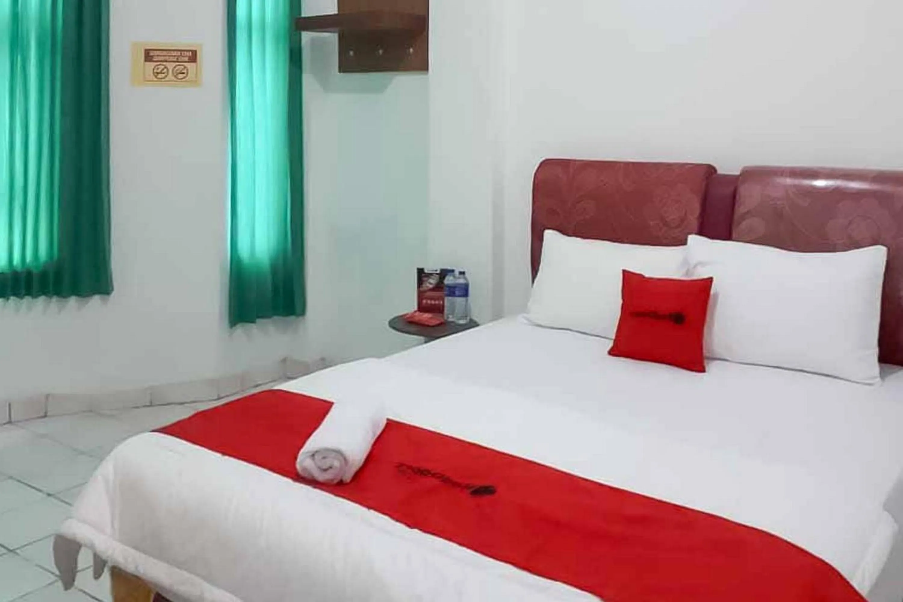 Deluxe Room in RedDoorz near Lampung Walk 2