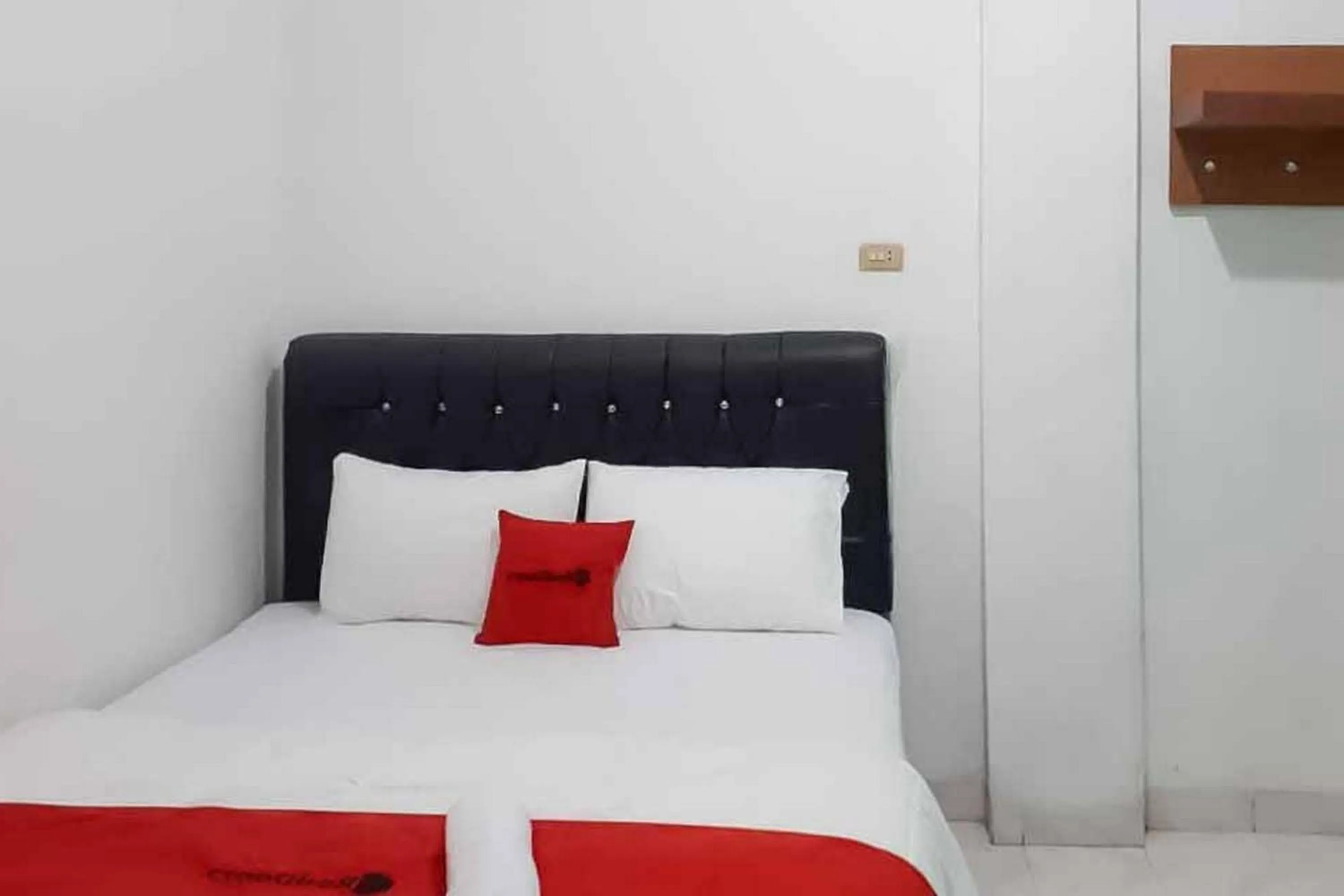 Double Room in RedDoorz near Lampung Walk 2