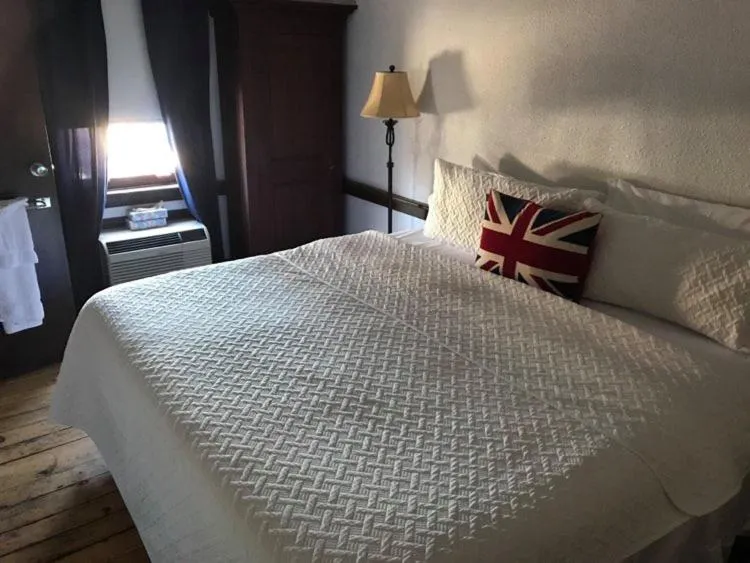 King Suite in The Olde Angel Inn