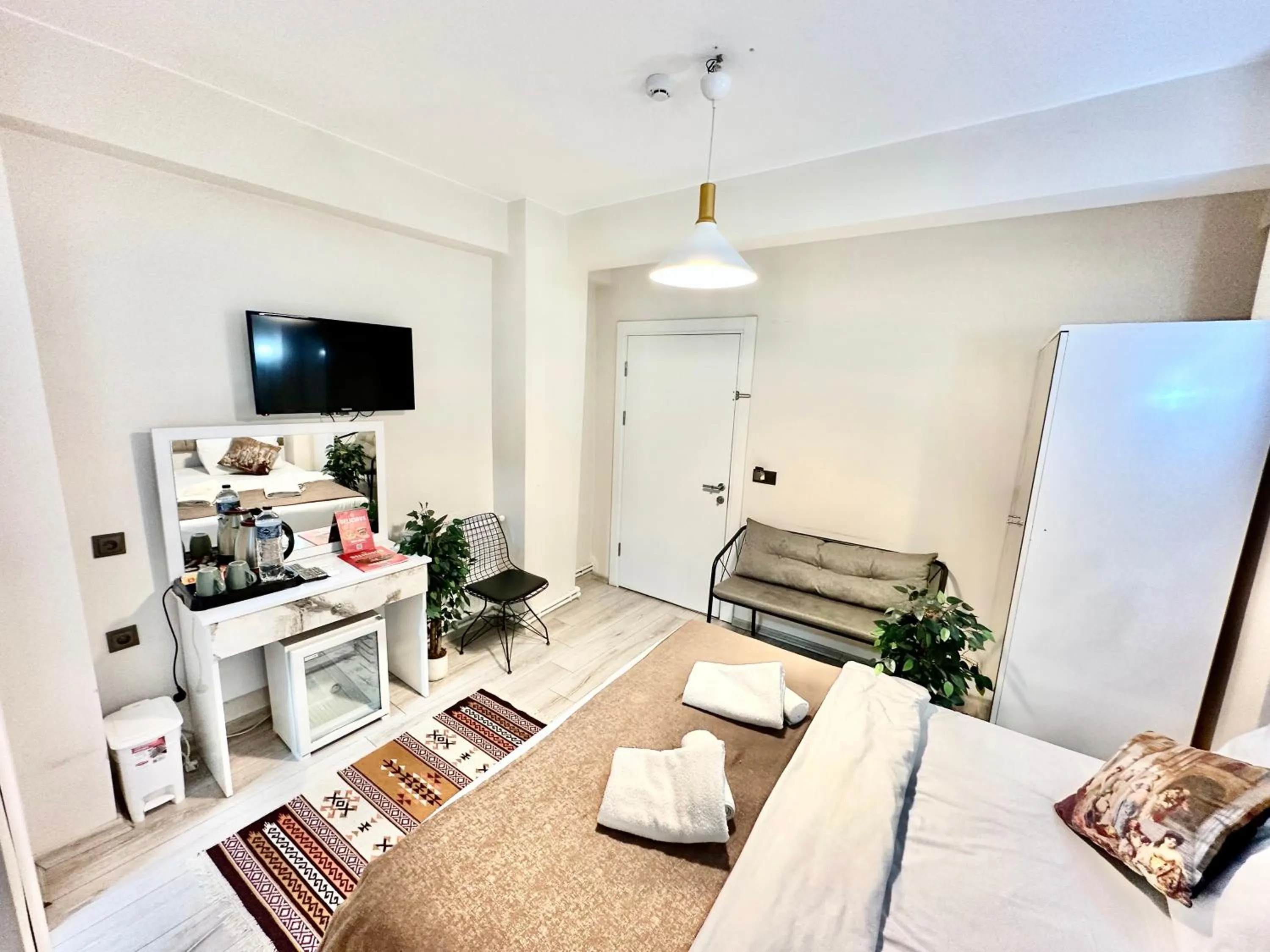 Budget Single Room in Galapera Hotel