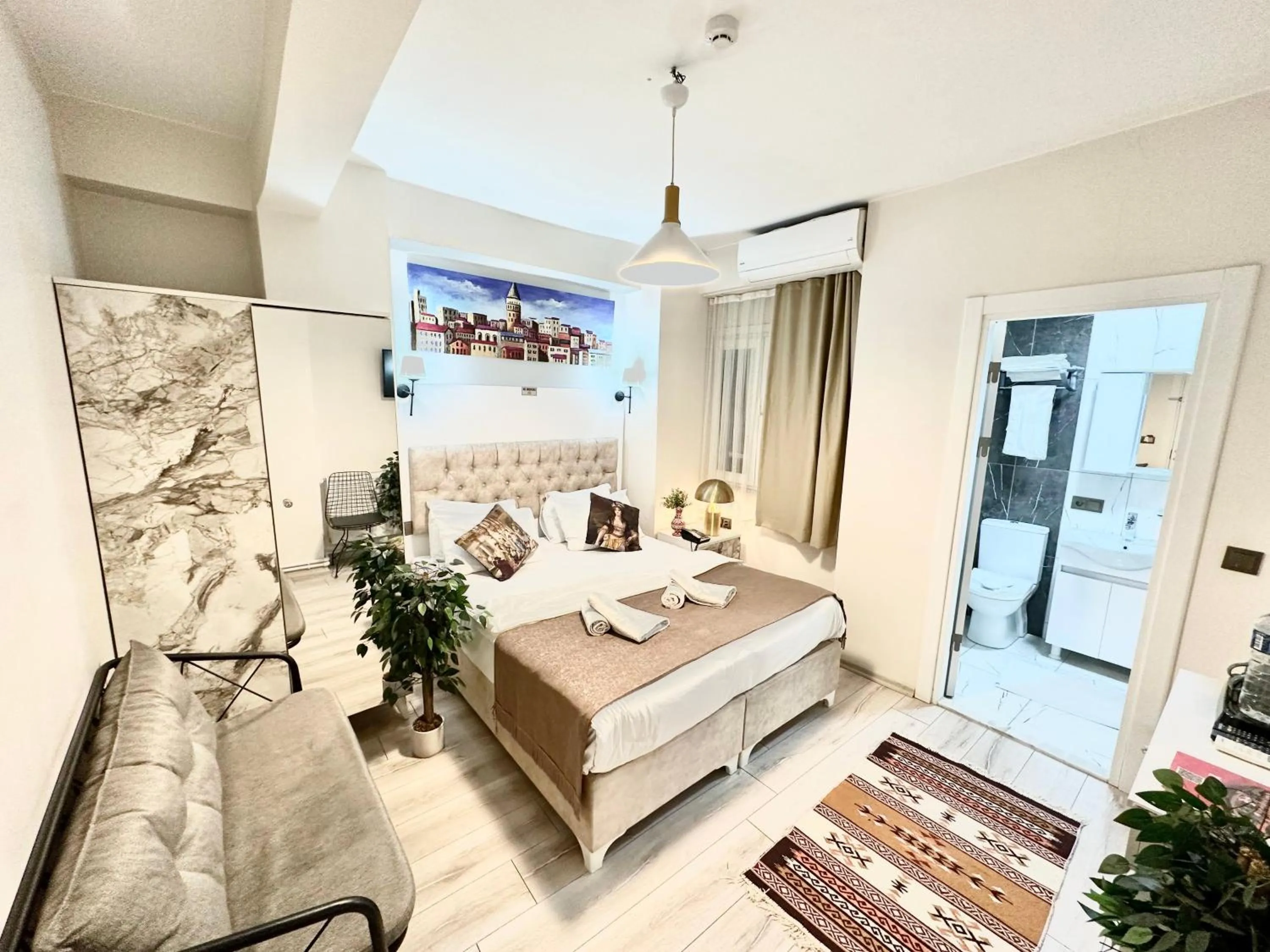 Deluxe Double Room in Galapera Hotel