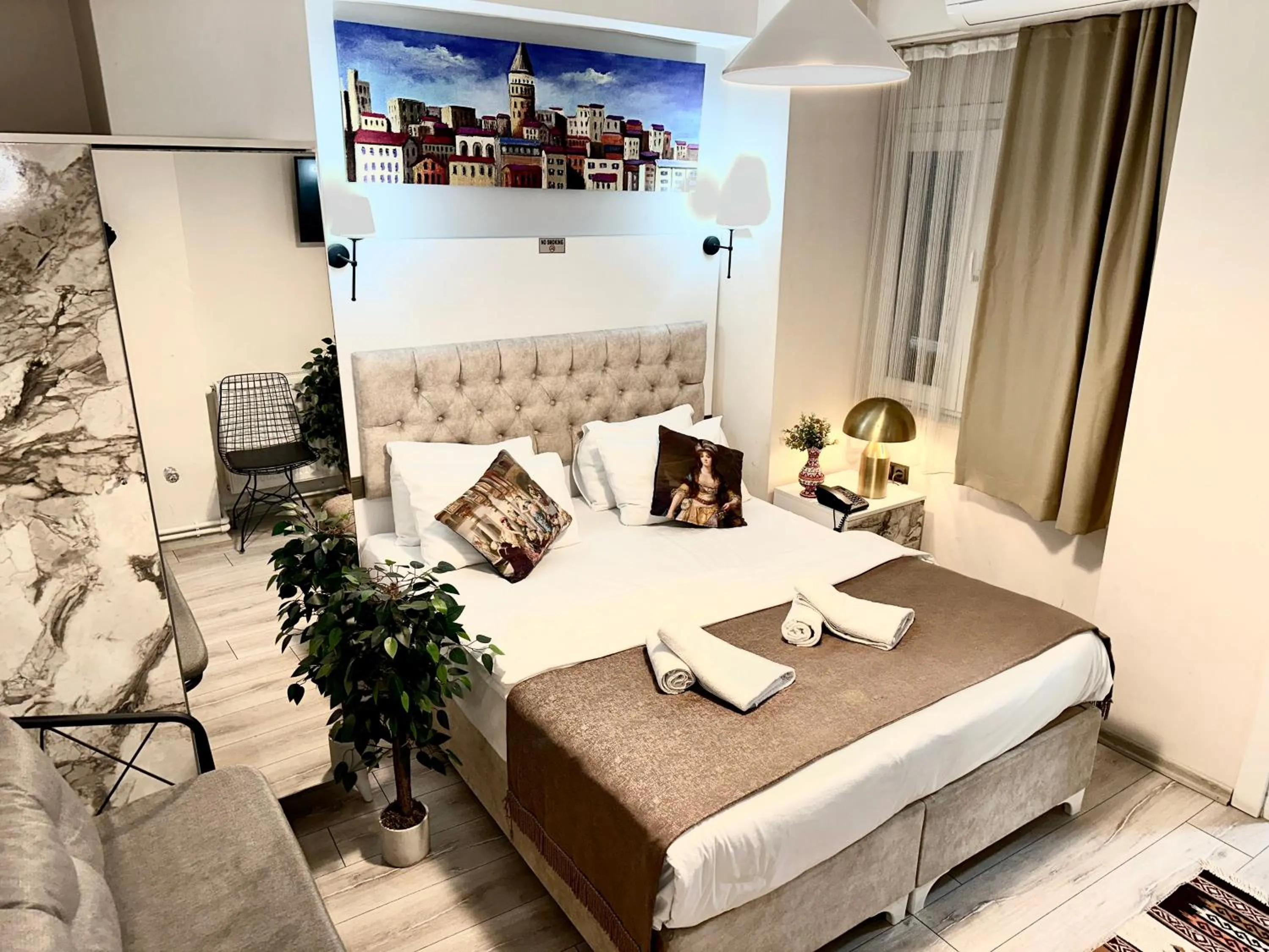 Budget Single Room in Galapera Hotel