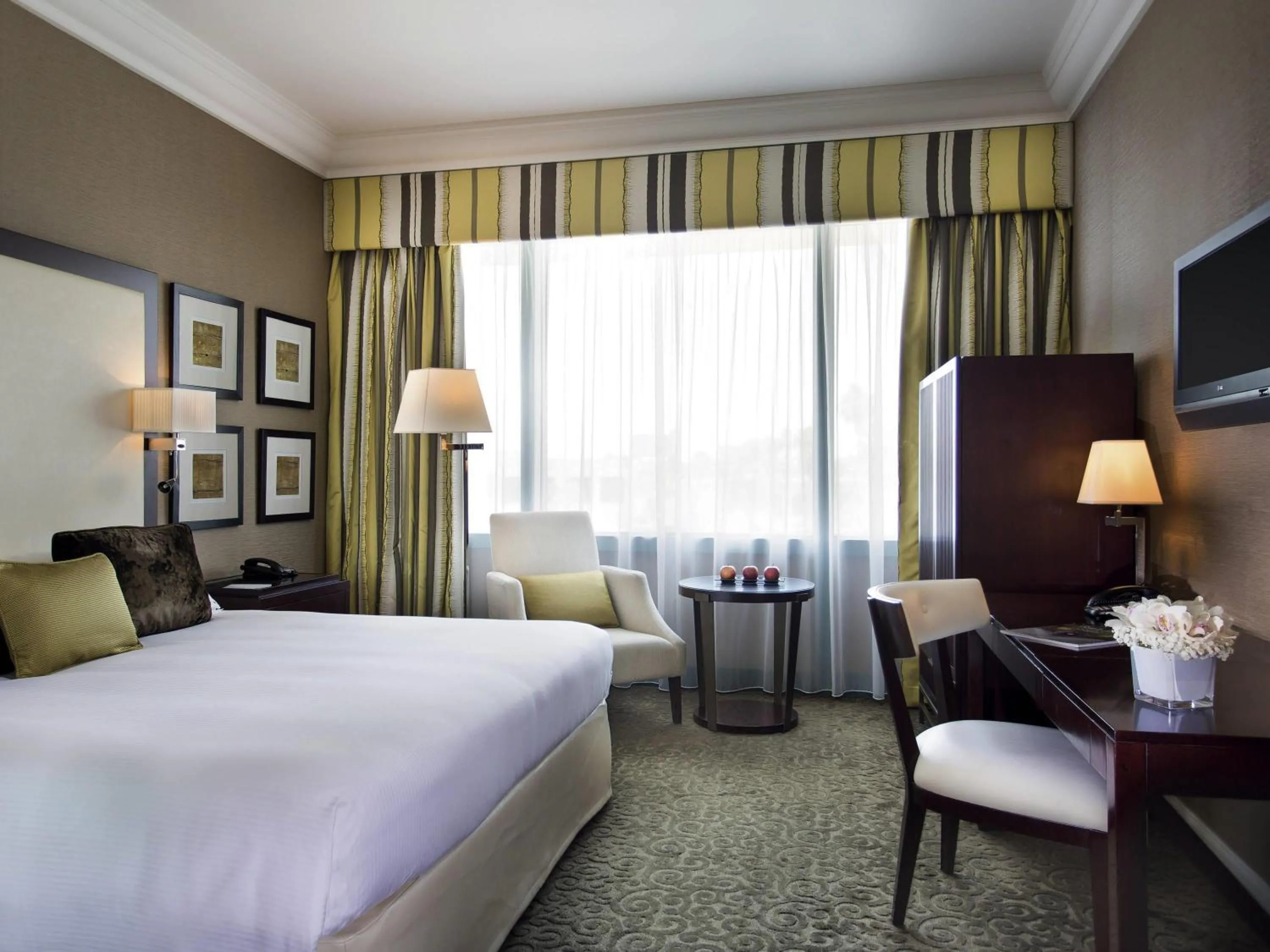 Classic King Room, 20% off on F&B, Complimentary shuttle to Dubai Festival City Mall in Mövenpick Grand Al Bustan