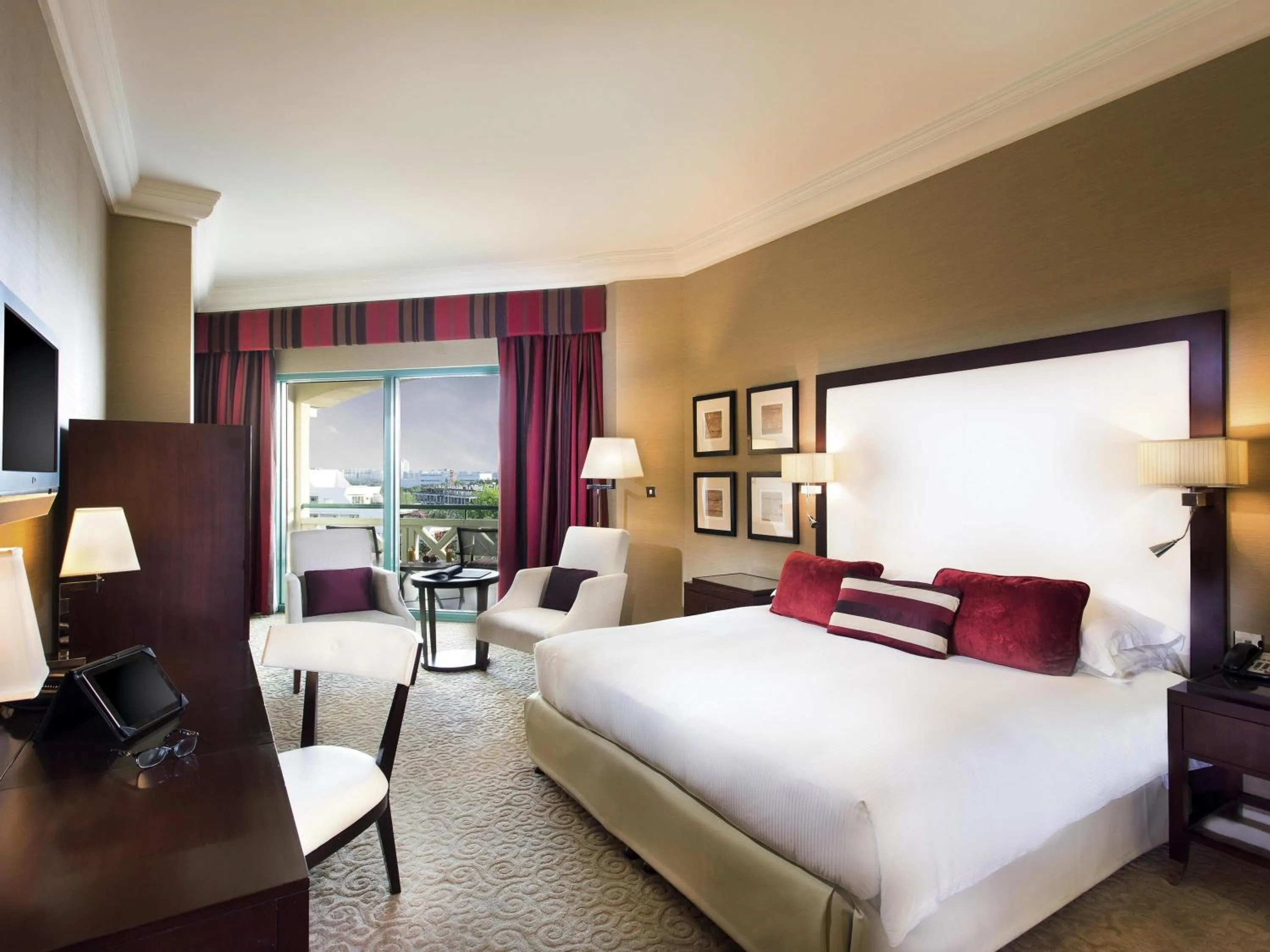 Premium Executive King Room - includes Premium Guest Benefits in Mövenpick Grand Al Bustan