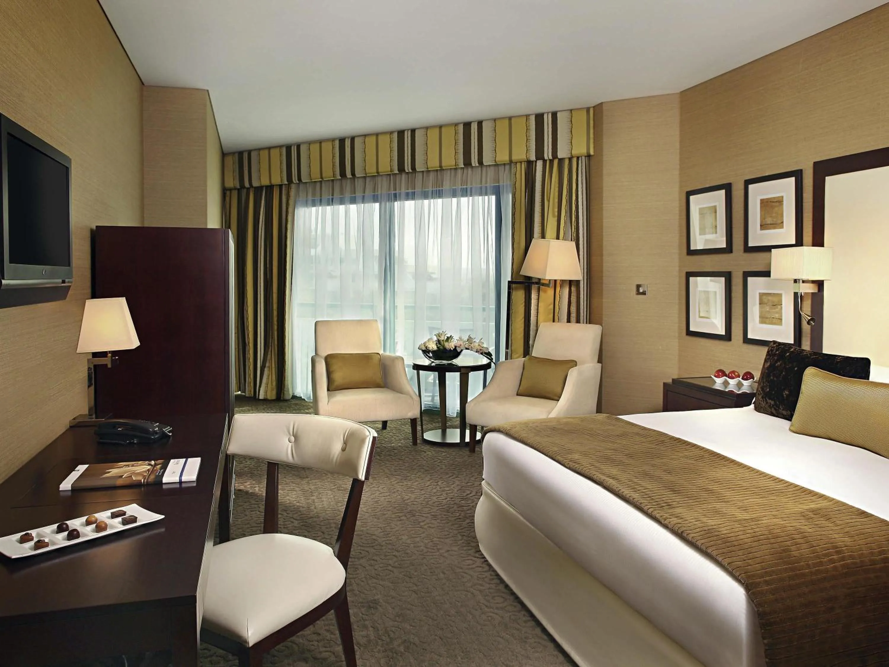 Deluxe King Room in Mövenpick Grand Al Bustan