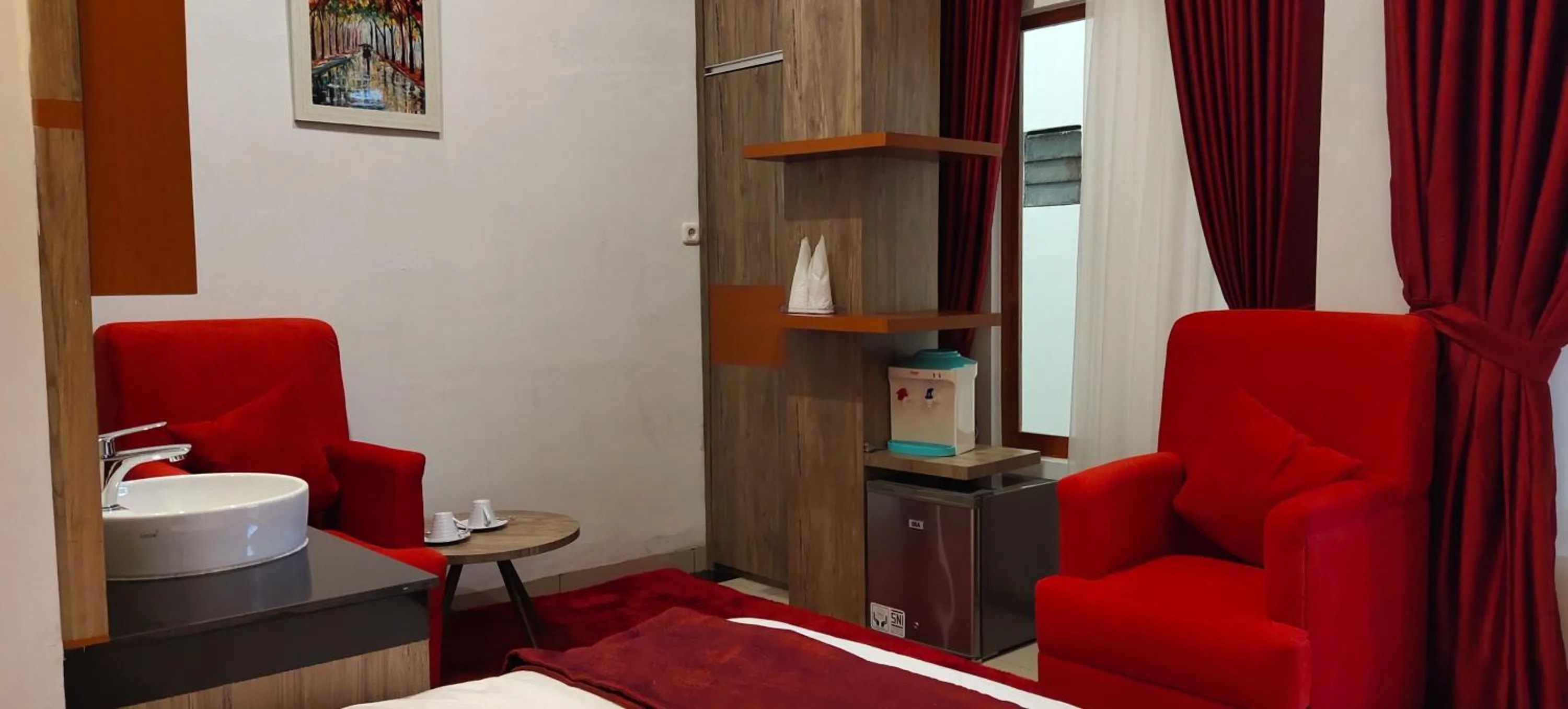 Deluxe Twin Room in D&D Guest House & Cafe Syariah