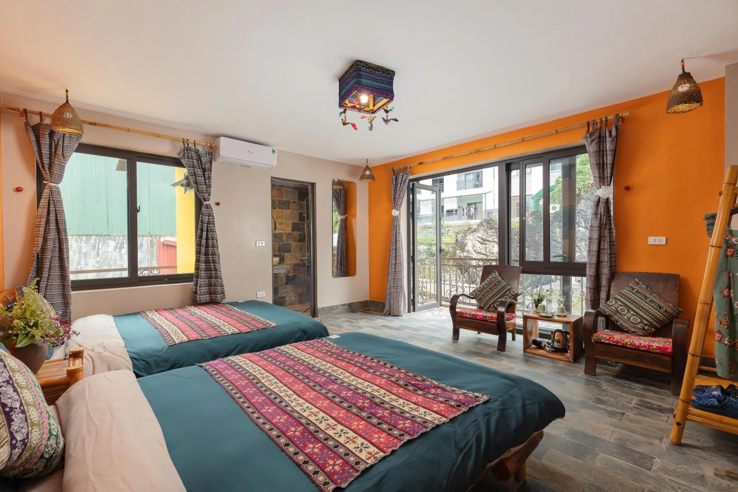 Twin Room with Balcony - single occupancy in Mega View Homestay