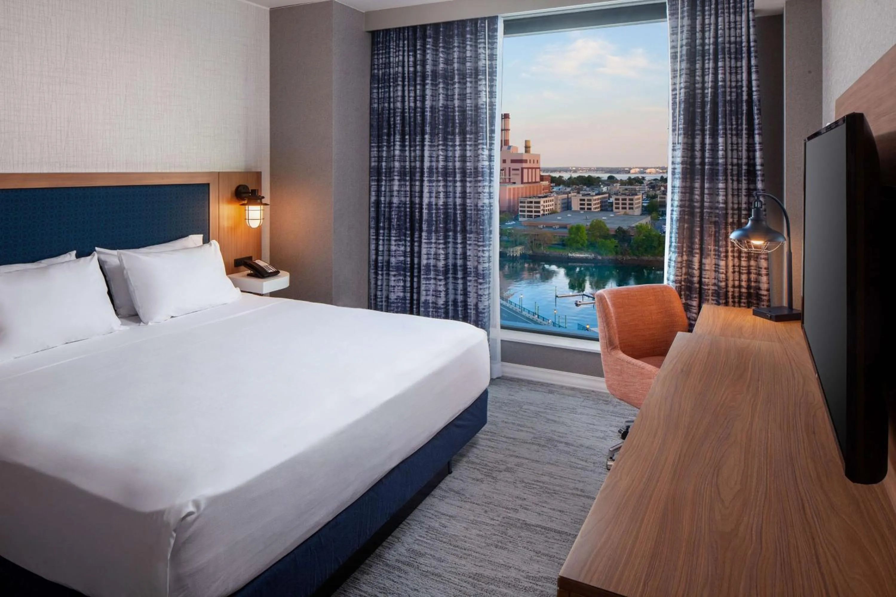 King Room with Water View in Hampton Inn Boston Seaport District